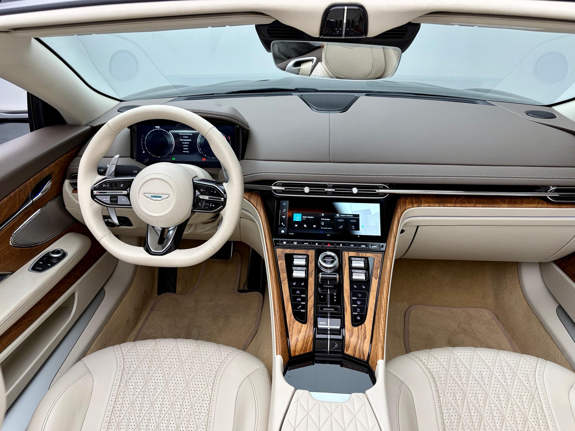 ASTON MARTIN DB12 Volante 4.0 V8 Bi-Turbo-image-10