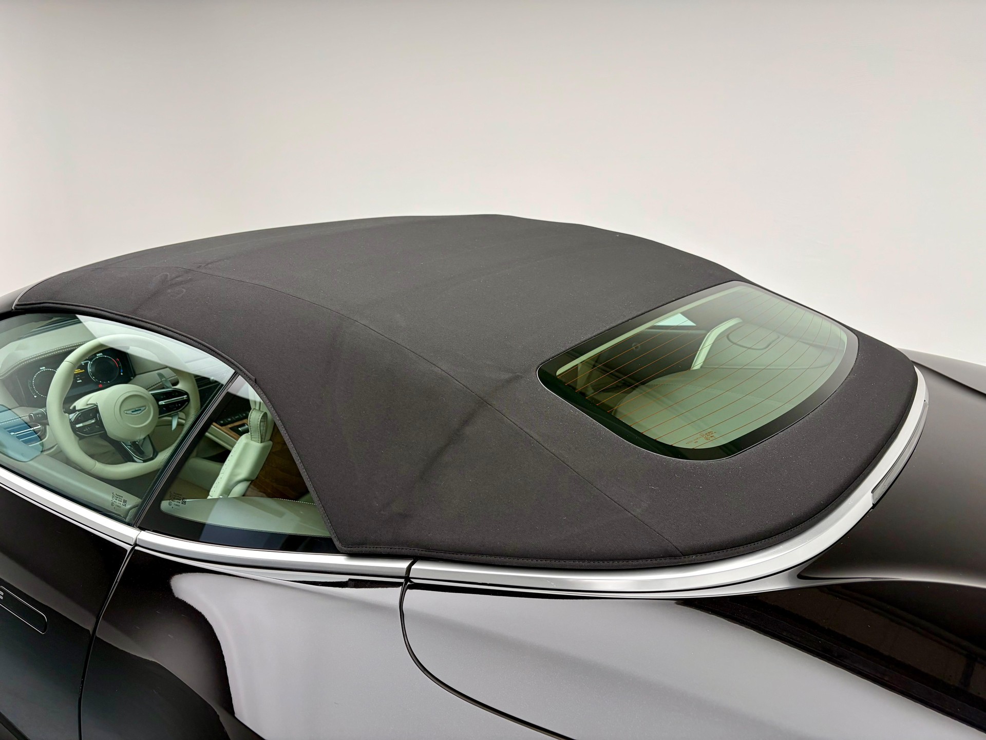 ASTON MARTIN DB12 Volante 4.0 V8 Bi-Turbo-image-26
