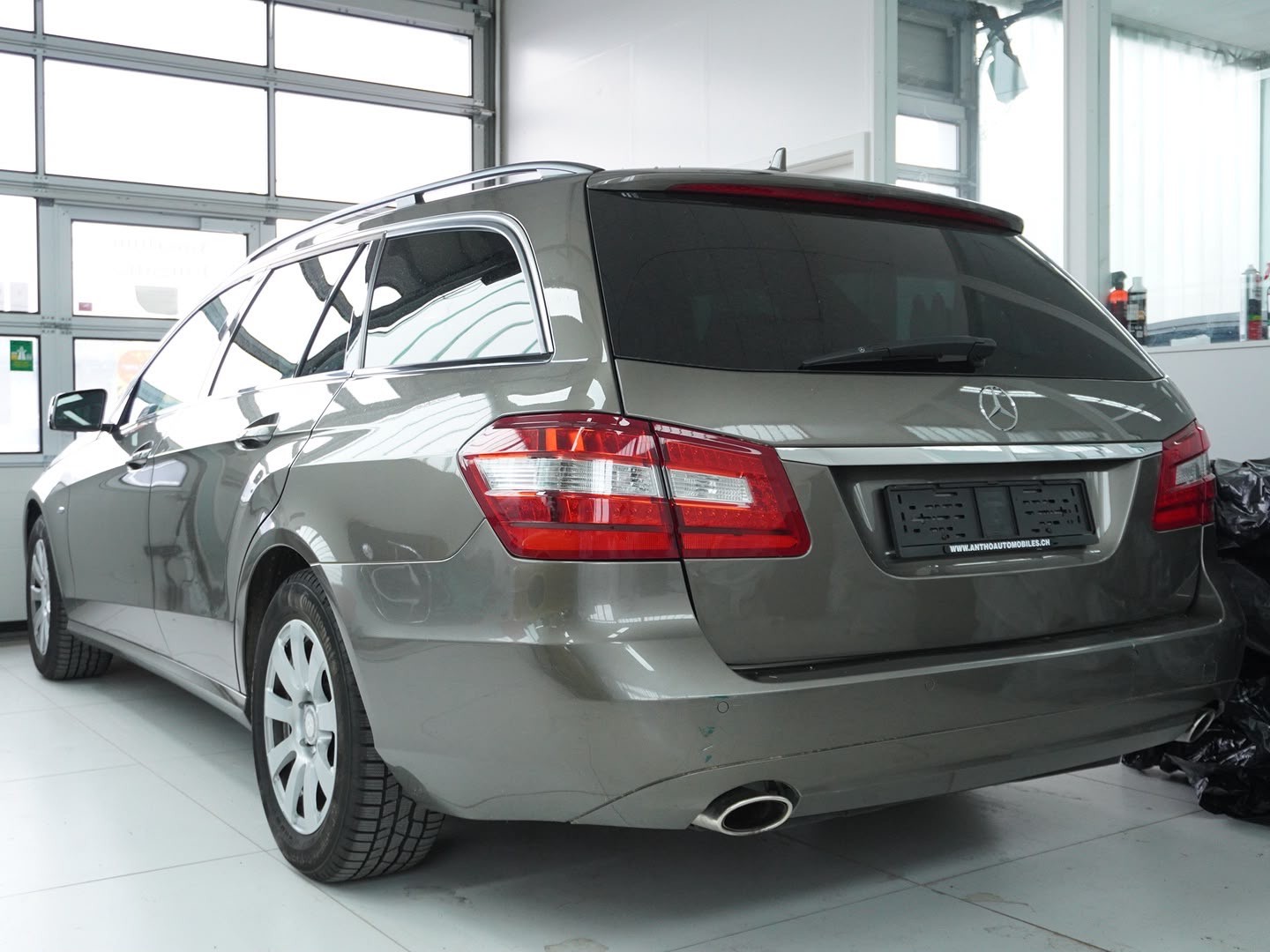 MERCEDES-BENZ E 350 CGI BlueEfficiency 7G-Tronic-showroom-element-1