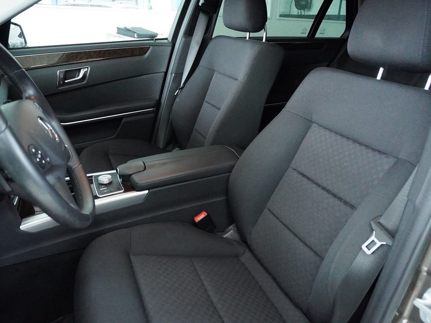 MERCEDES-BENZ E 350 CGI BlueEfficiency 7G-Tronic-showroom-element-3