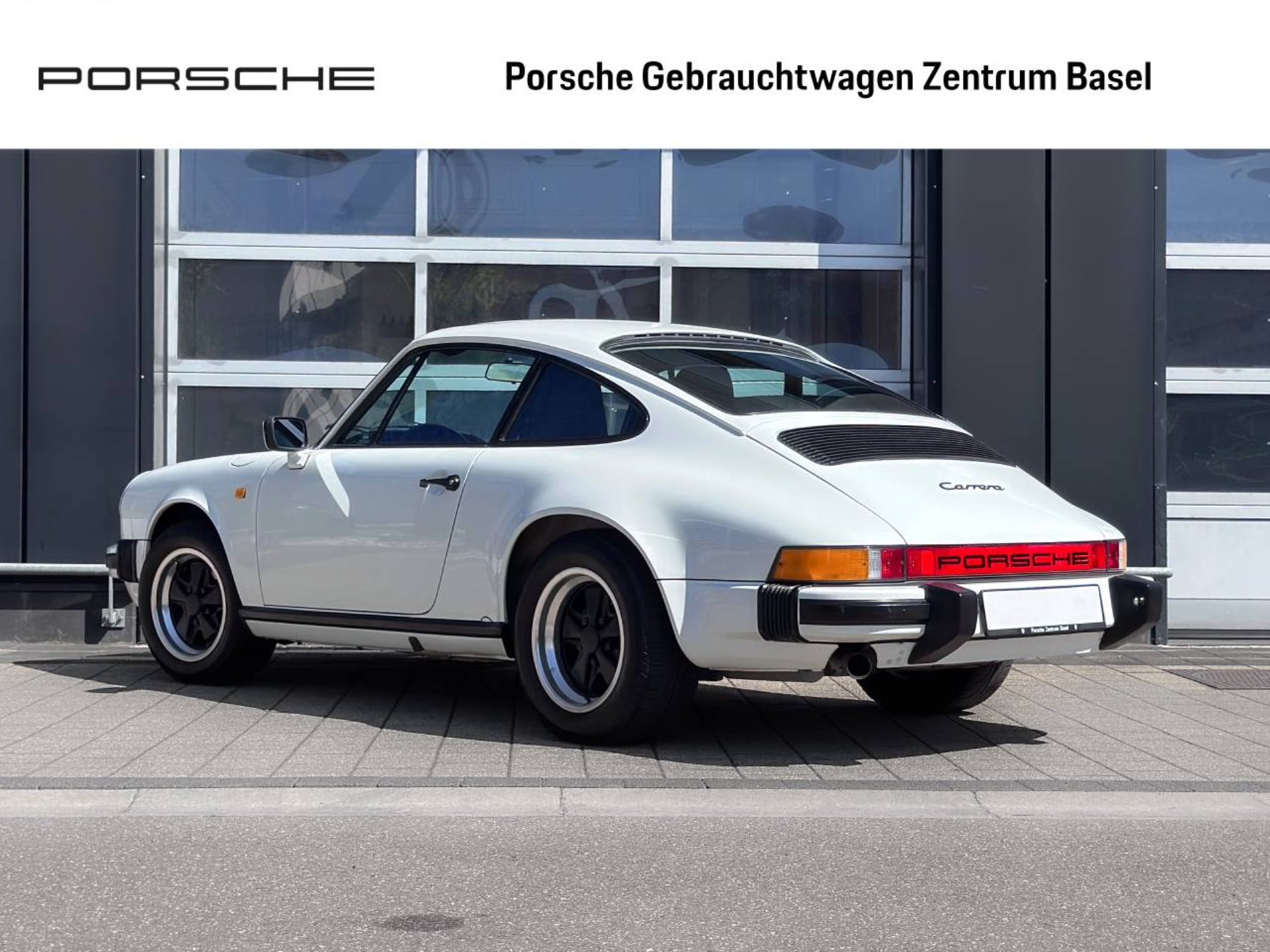 PORSCHE 911 Carrera Coupé-showroom-element-2