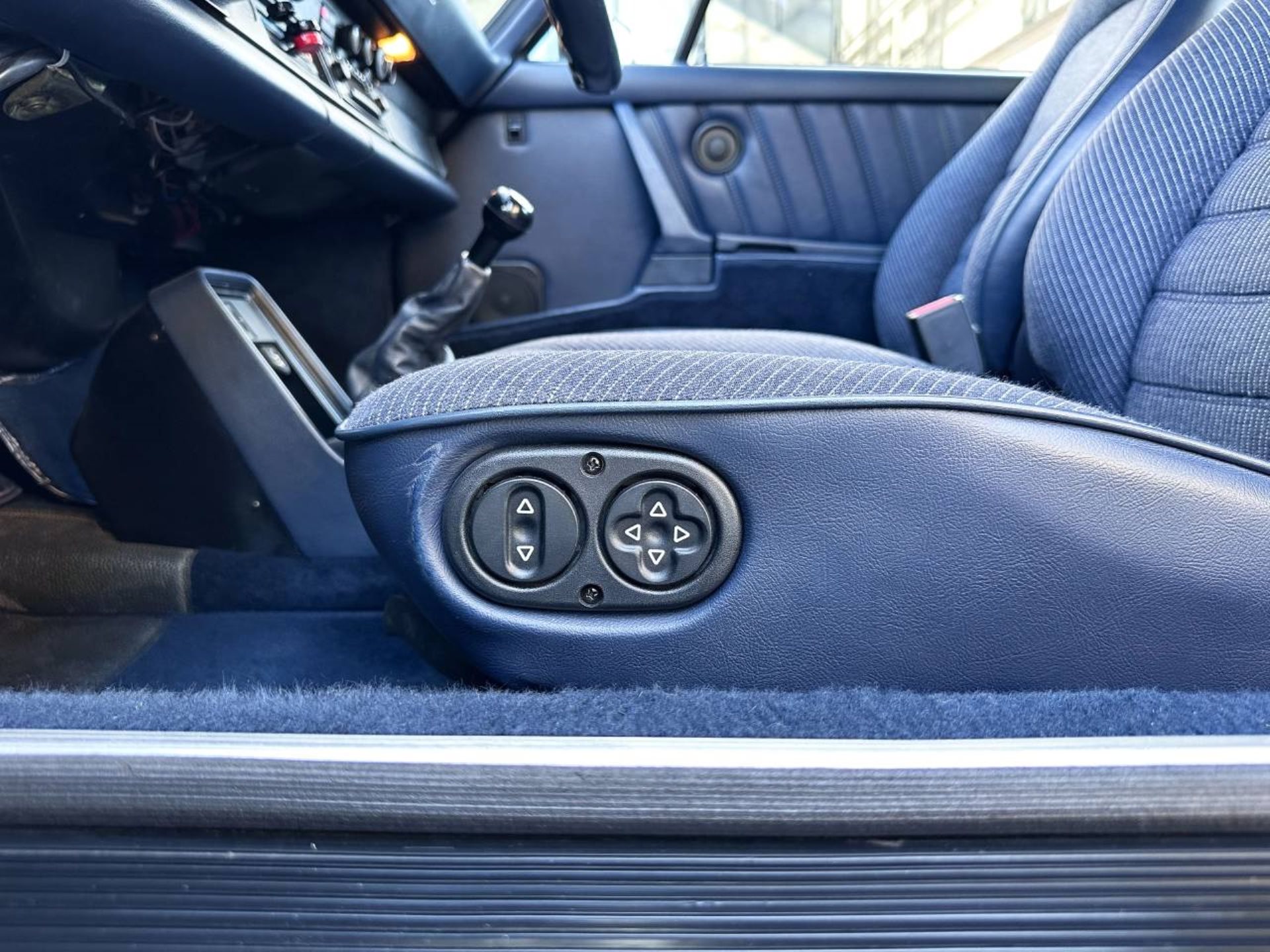 PORSCHE 911 Carrera Coupé-image-25
