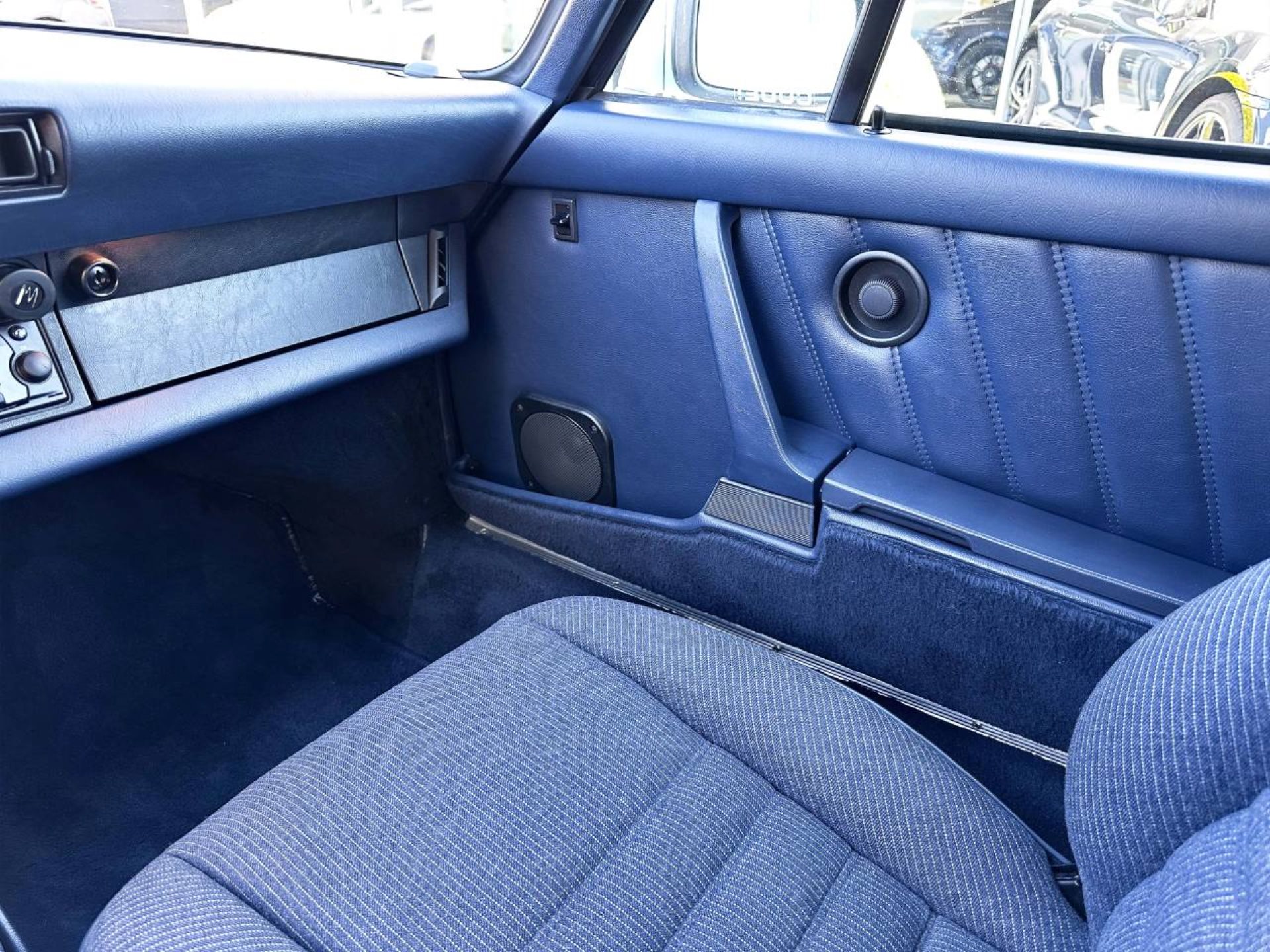 PORSCHE 911 Carrera Coupé-image-22