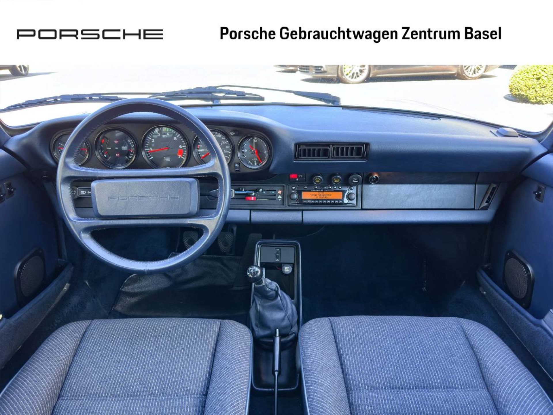 PORSCHE 911 Carrera Coupé-showroom-element-3
