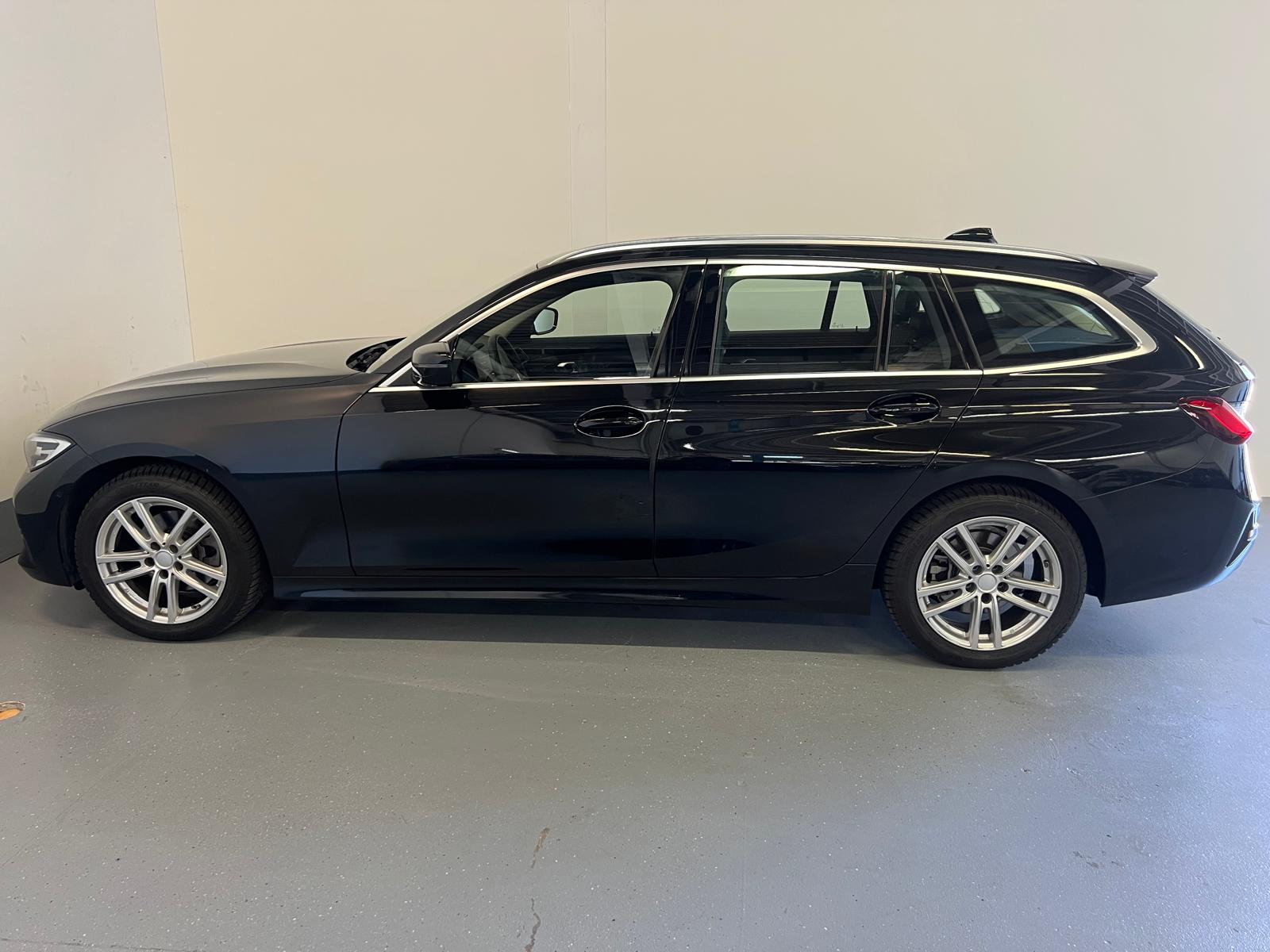 BMW 320d xDrive 48V Touring Steptronic-image-7