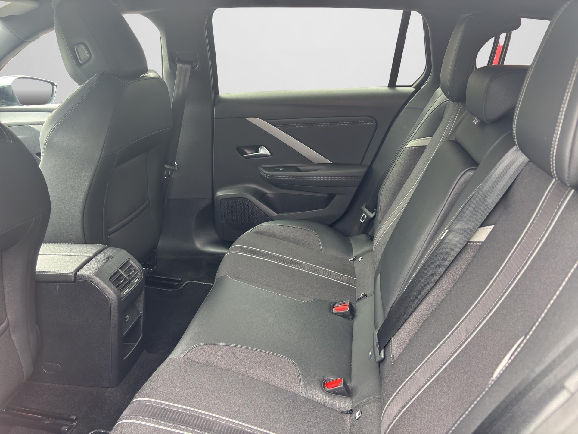 OPEL Astra Sports Tourer 1.6 T PHEV 180 GS-image-14