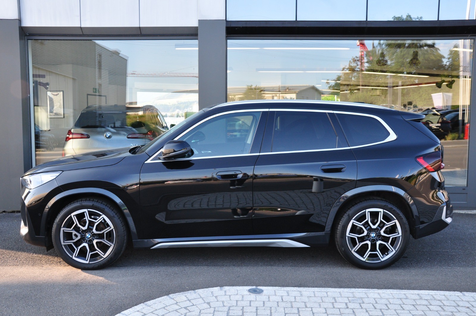 BMW X1 xDrive 20d 48V M Sport Pro-showroom-element-3