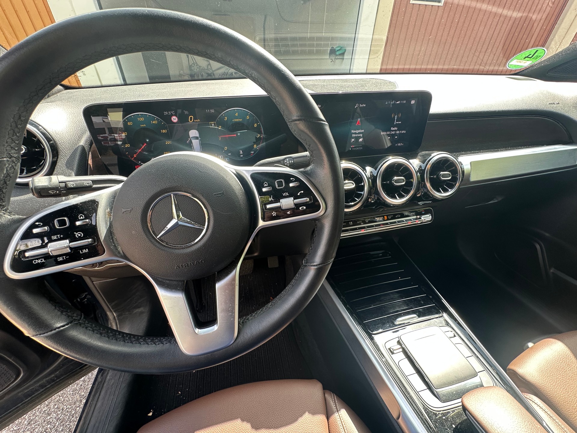 MERCEDES-BENZ GLB 200-image-1