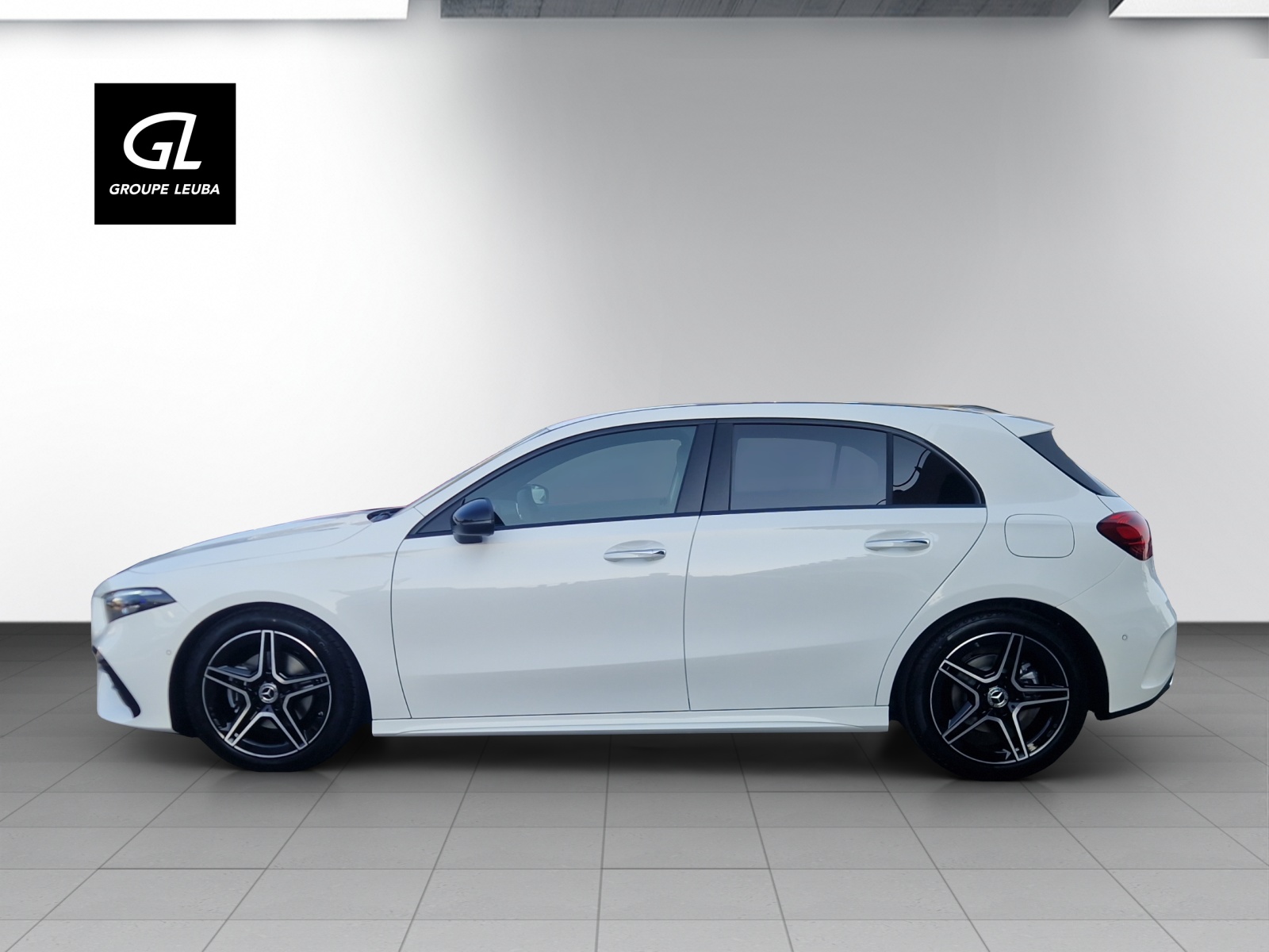 MERCEDES-BENZ A 200 Night Star 7G-DCT-showroom-element-2
