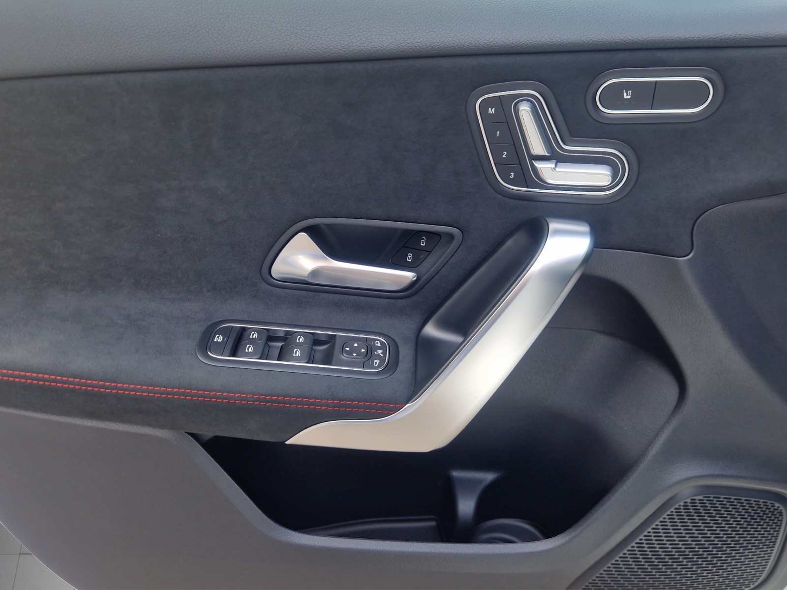 MERCEDES-BENZ A 200 Night Star 7G-DCT-image-7