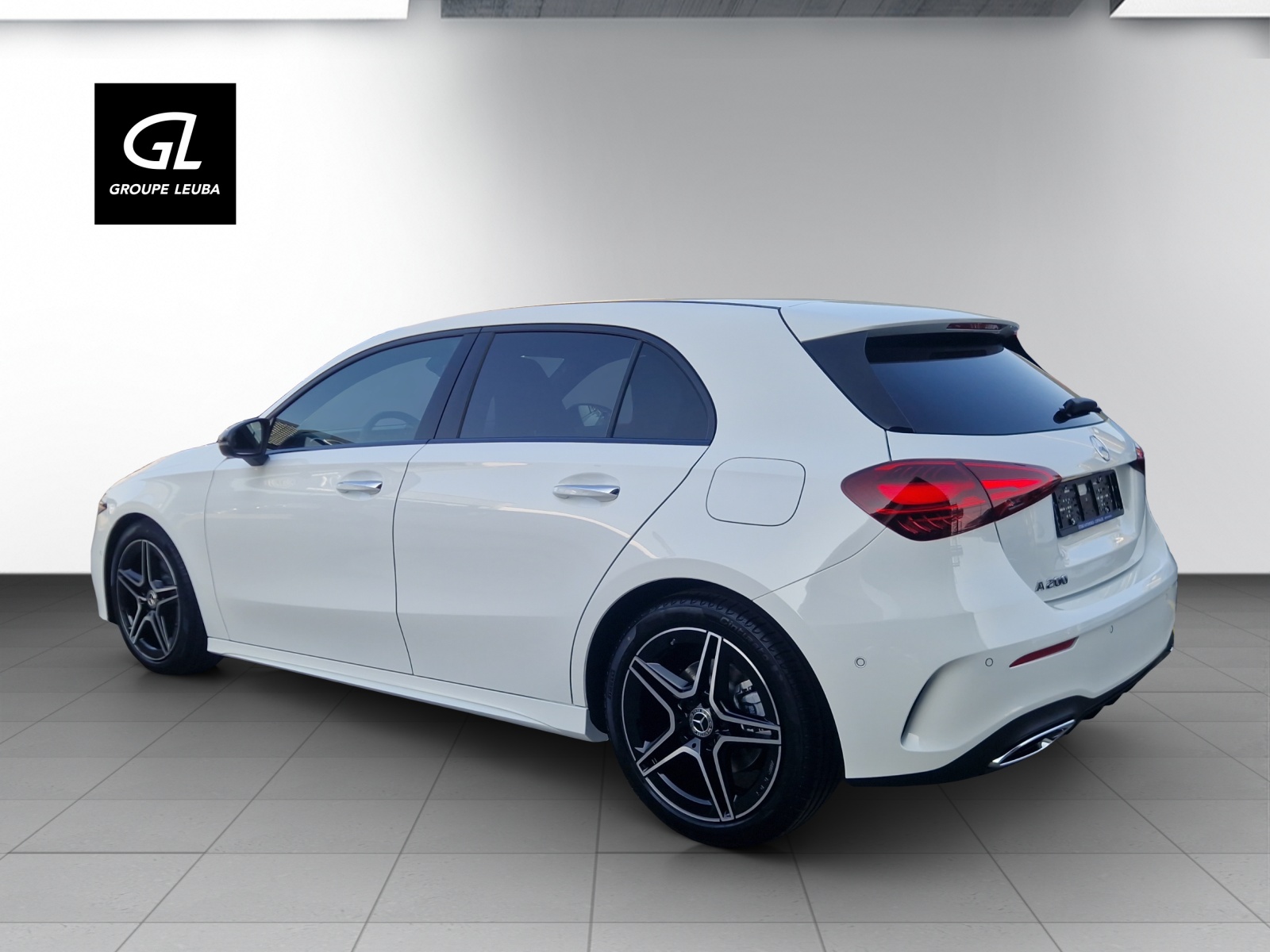 MERCEDES-BENZ A 200 Night Star 7G-DCT-showroom-element-3