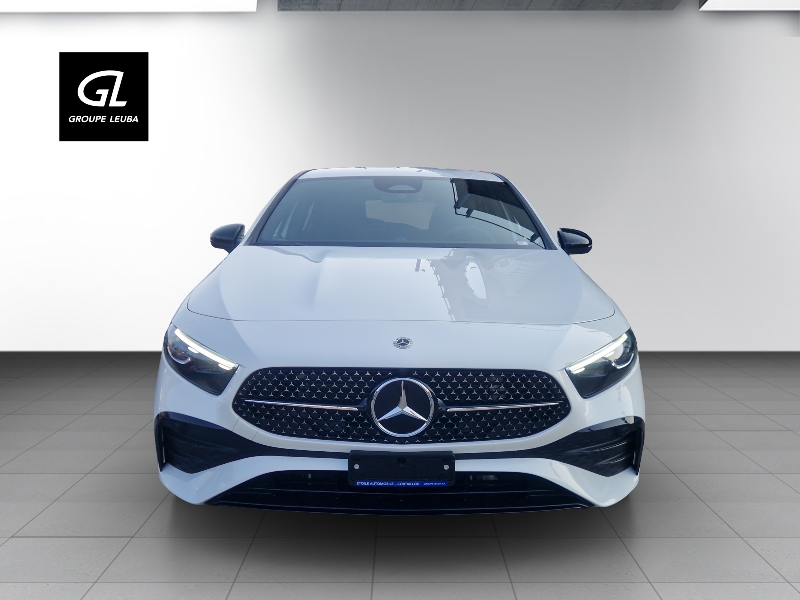 MERCEDES-BENZ A 200 Night Star 7G-DCT-showroom-element-1