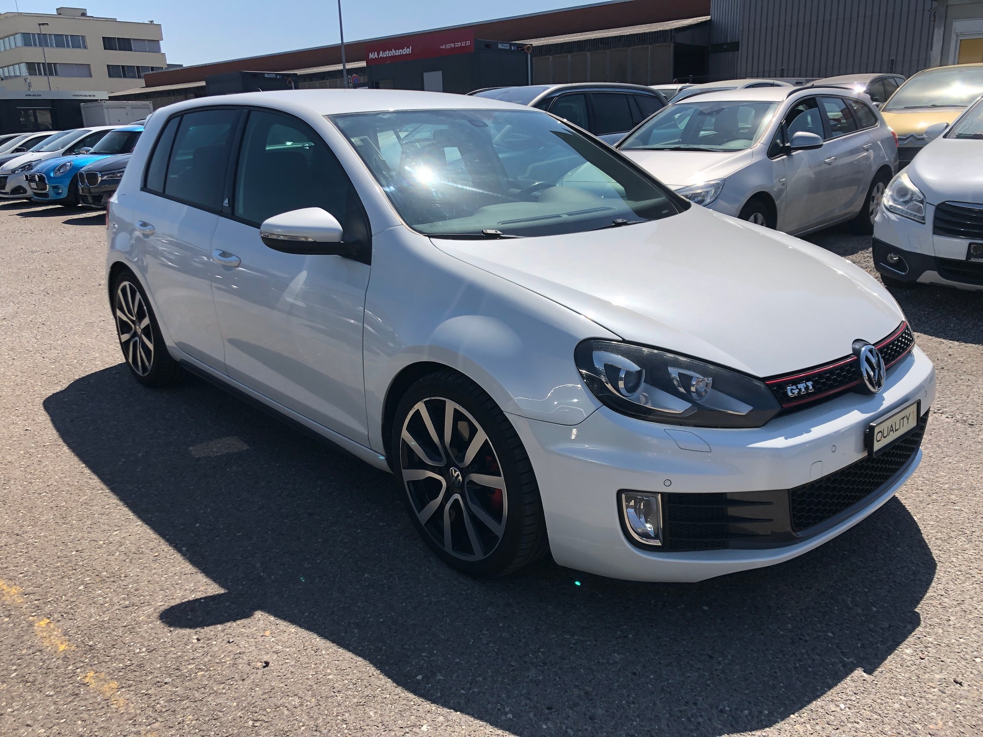 VW Golf 2.0 TSI GTI Adidas-showroom-element-2
