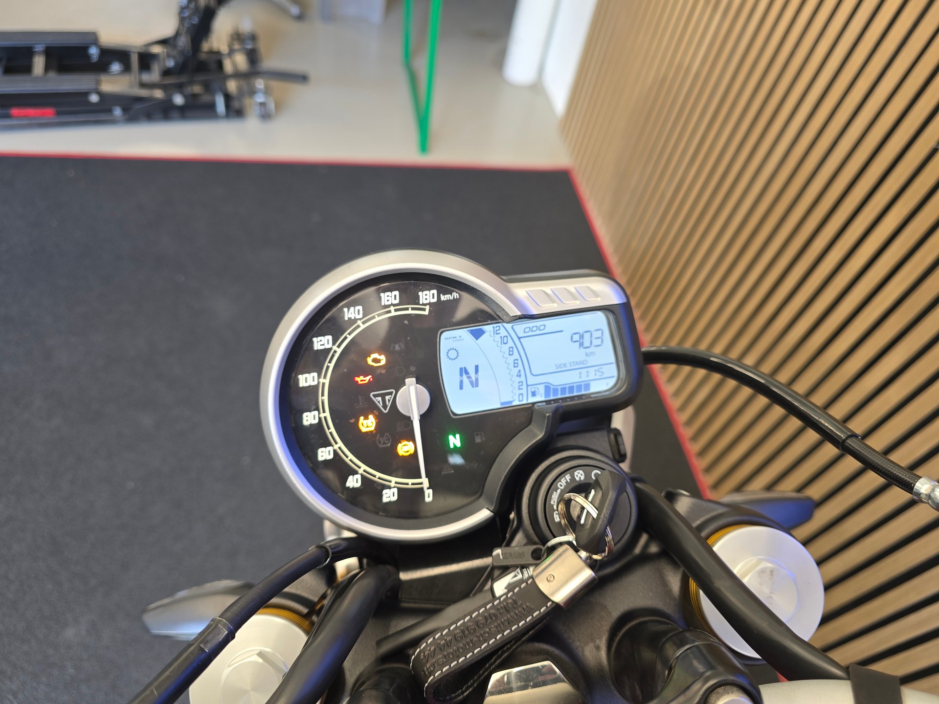 TRIUMPH Speed 400-image-4