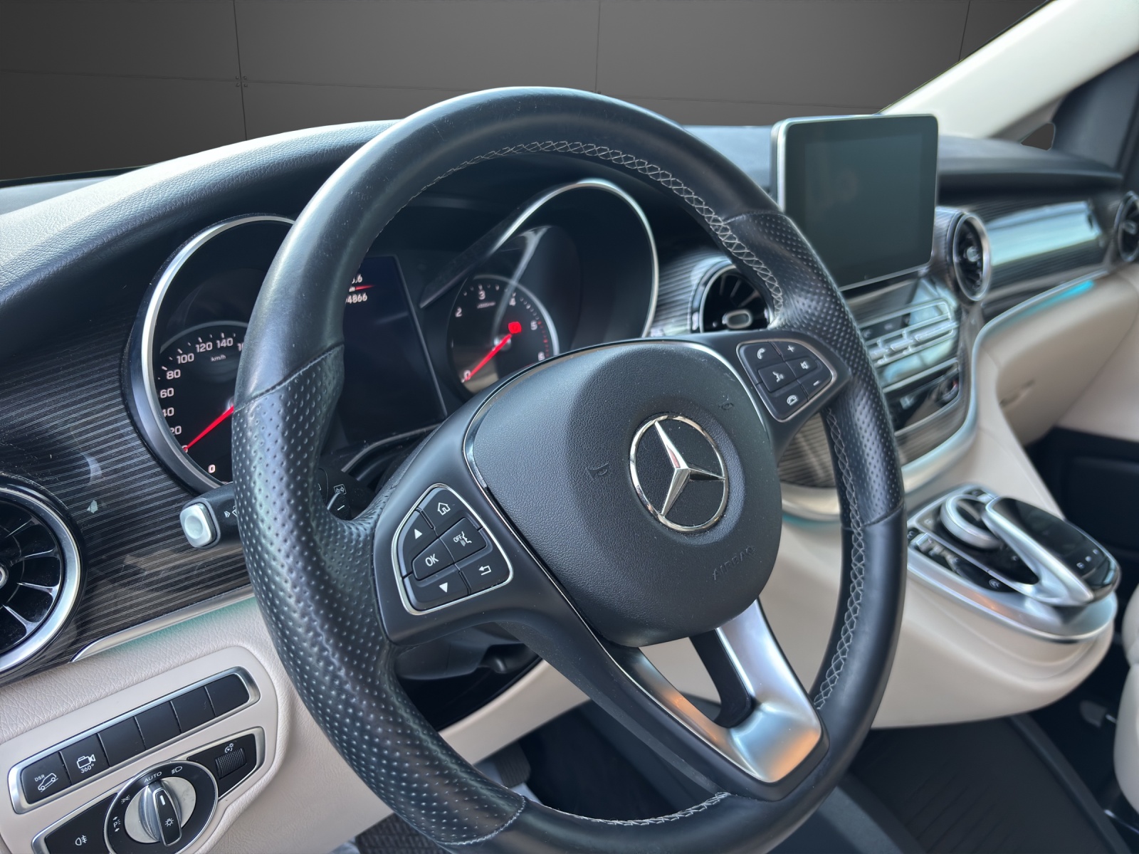 MERCEDES-BENZ V 250 d lang Avantgarde 4Matic G-Tronic-showroom-element-3