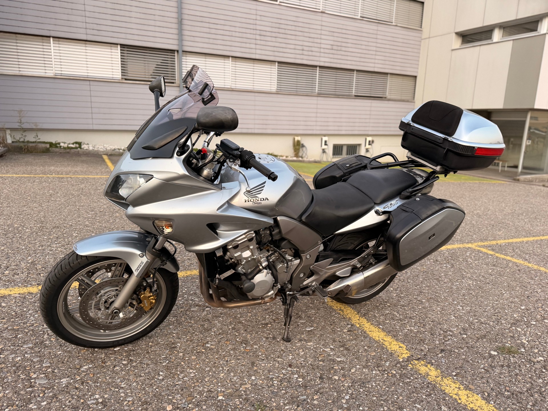 HONDA CBF 1000 ABS-image-1