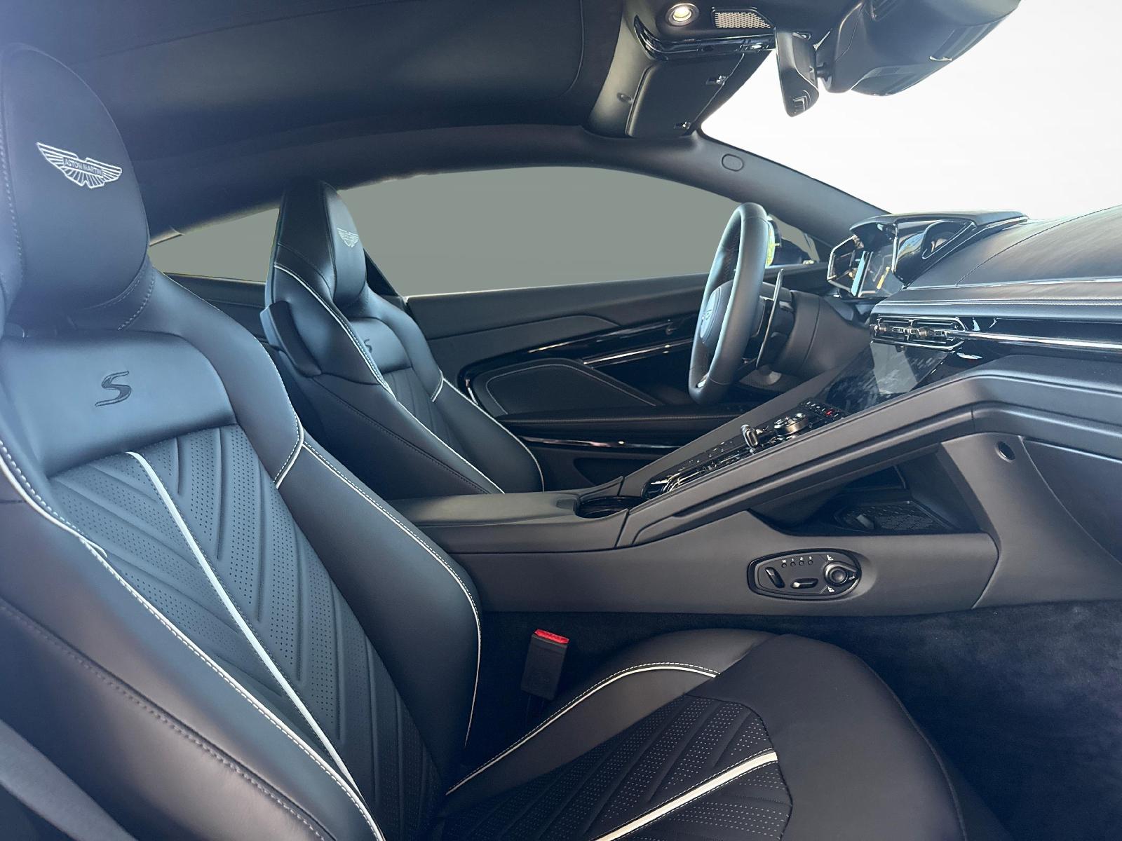 ASTON MARTIN DB12 Coupé 4.0 S V8 Bi-Turbo-image-9