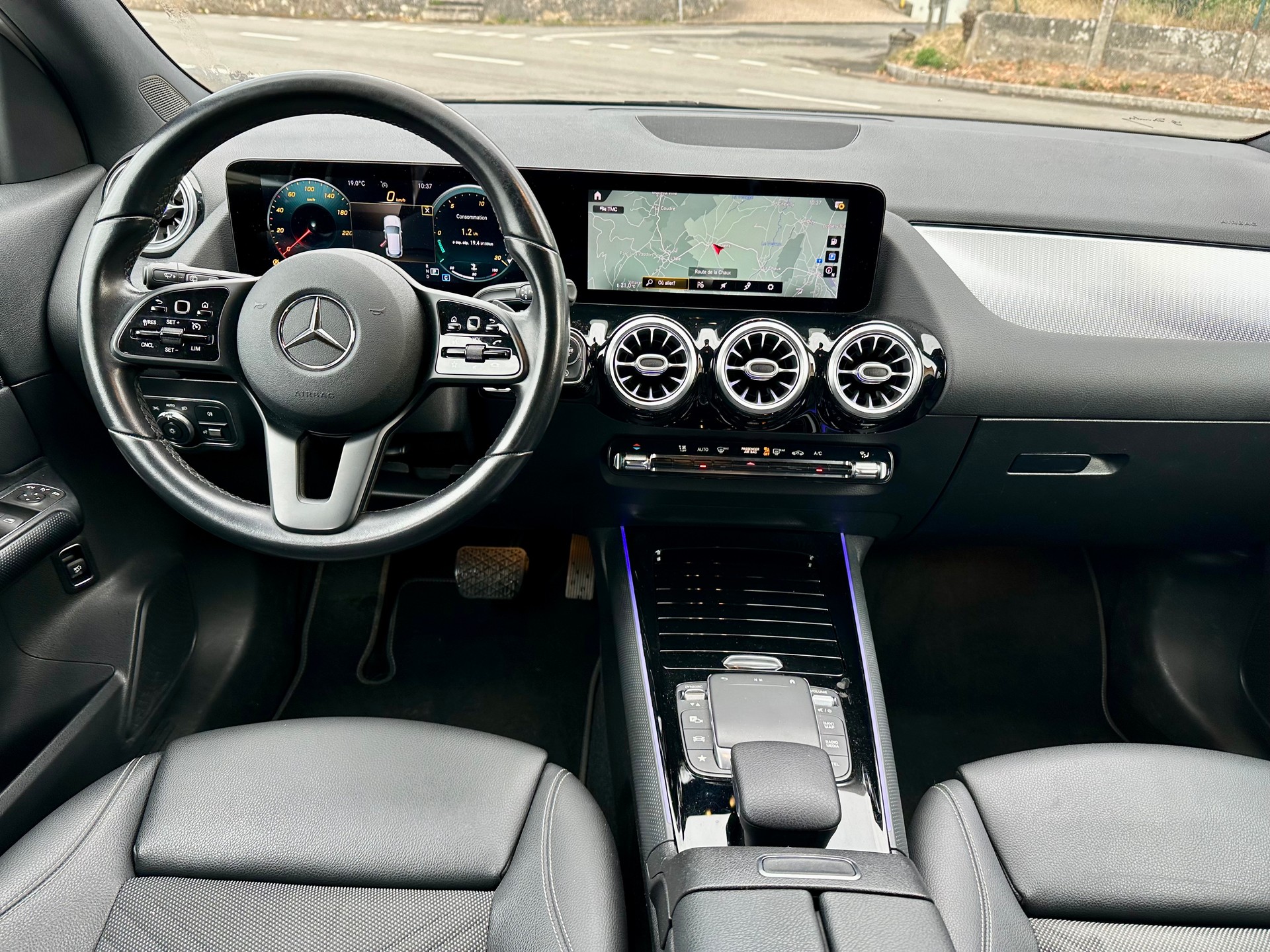 MERCEDES-BENZ GLA 200 Style 7G-DCT-image-9