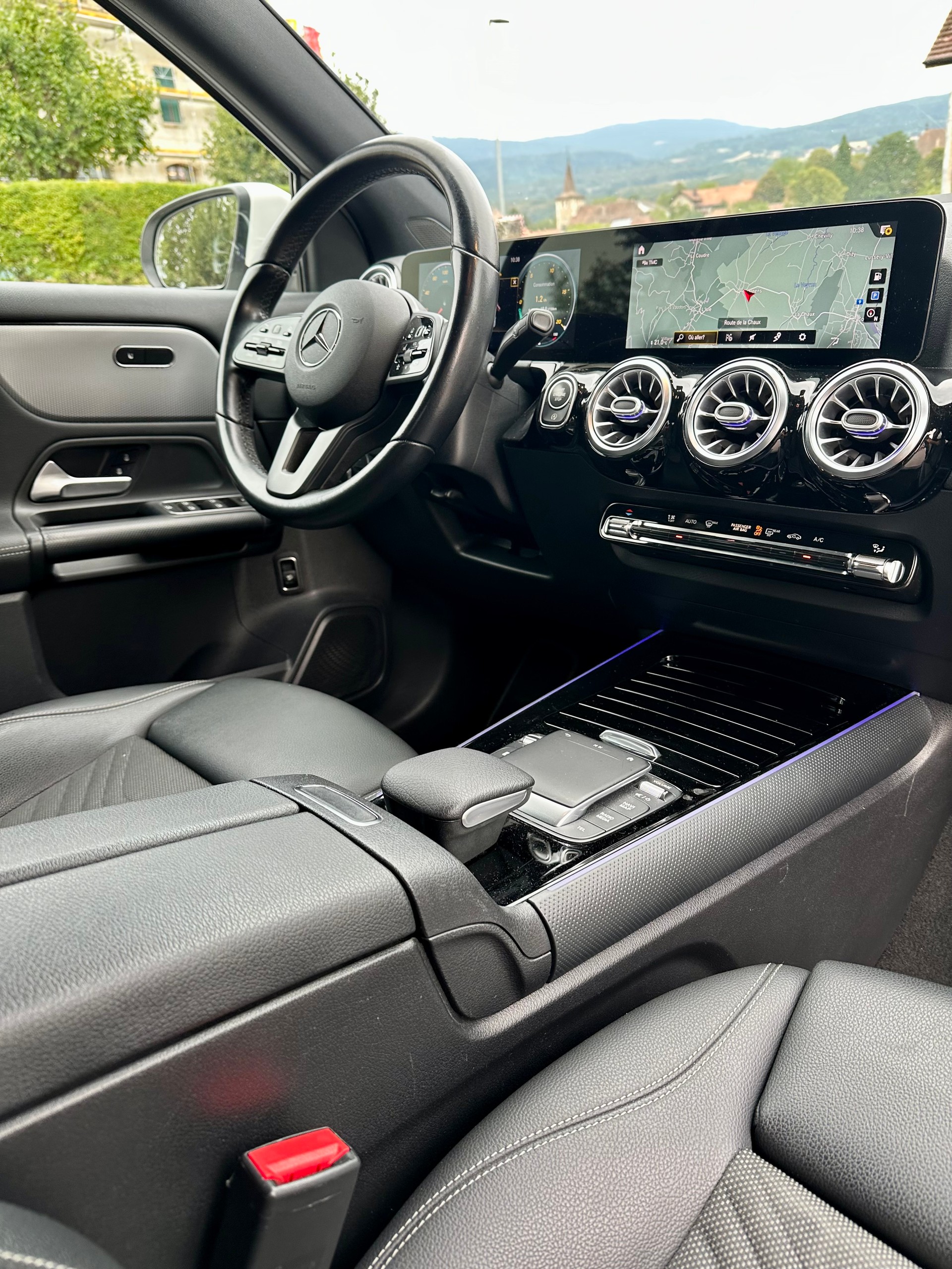 MERCEDES-BENZ GLA 200 Style 7G-DCT-image-11