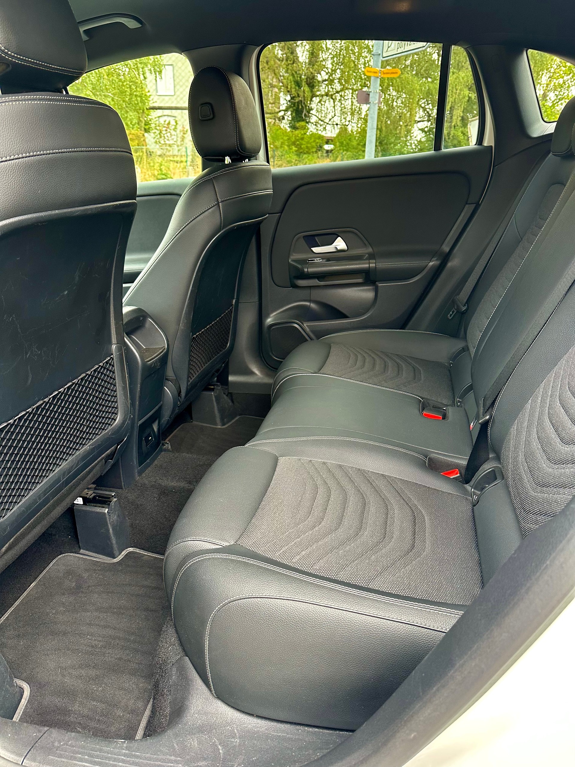 MERCEDES-BENZ GLA 200 Style 7G-DCT-image-13