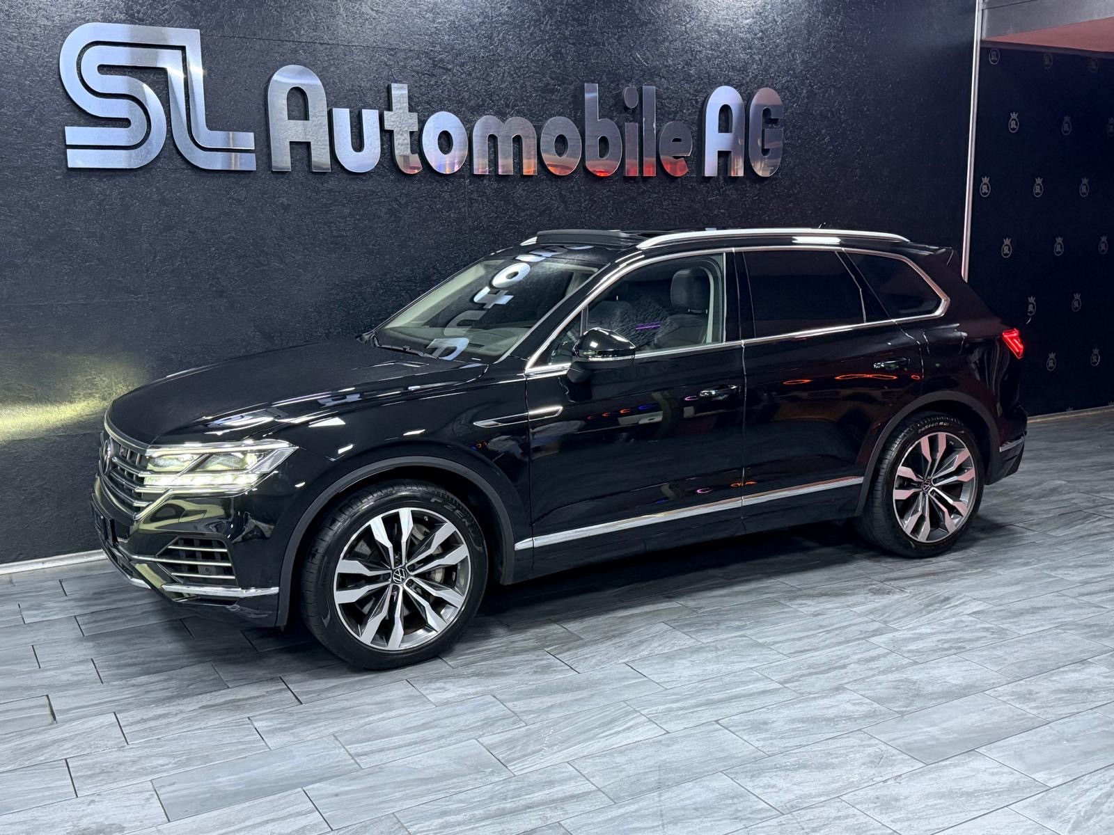 VW Touareg 3.0 TSI eHybrid Elegance Tiptronic / Panorama-showroom-element-1