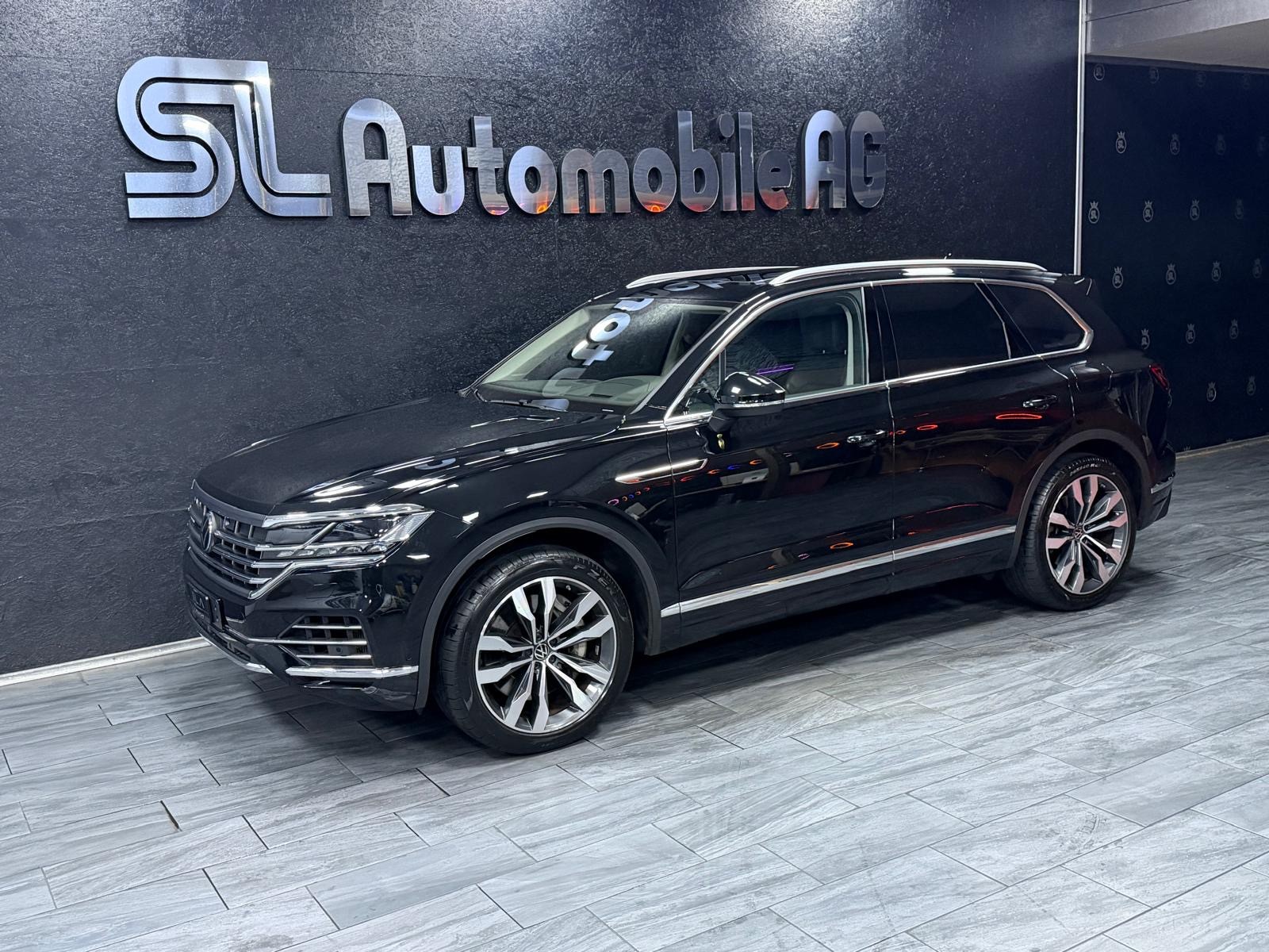 VW Touareg 3.0 TSI eHybrid Elegance Tiptronic / Panorama-showroom-element-2