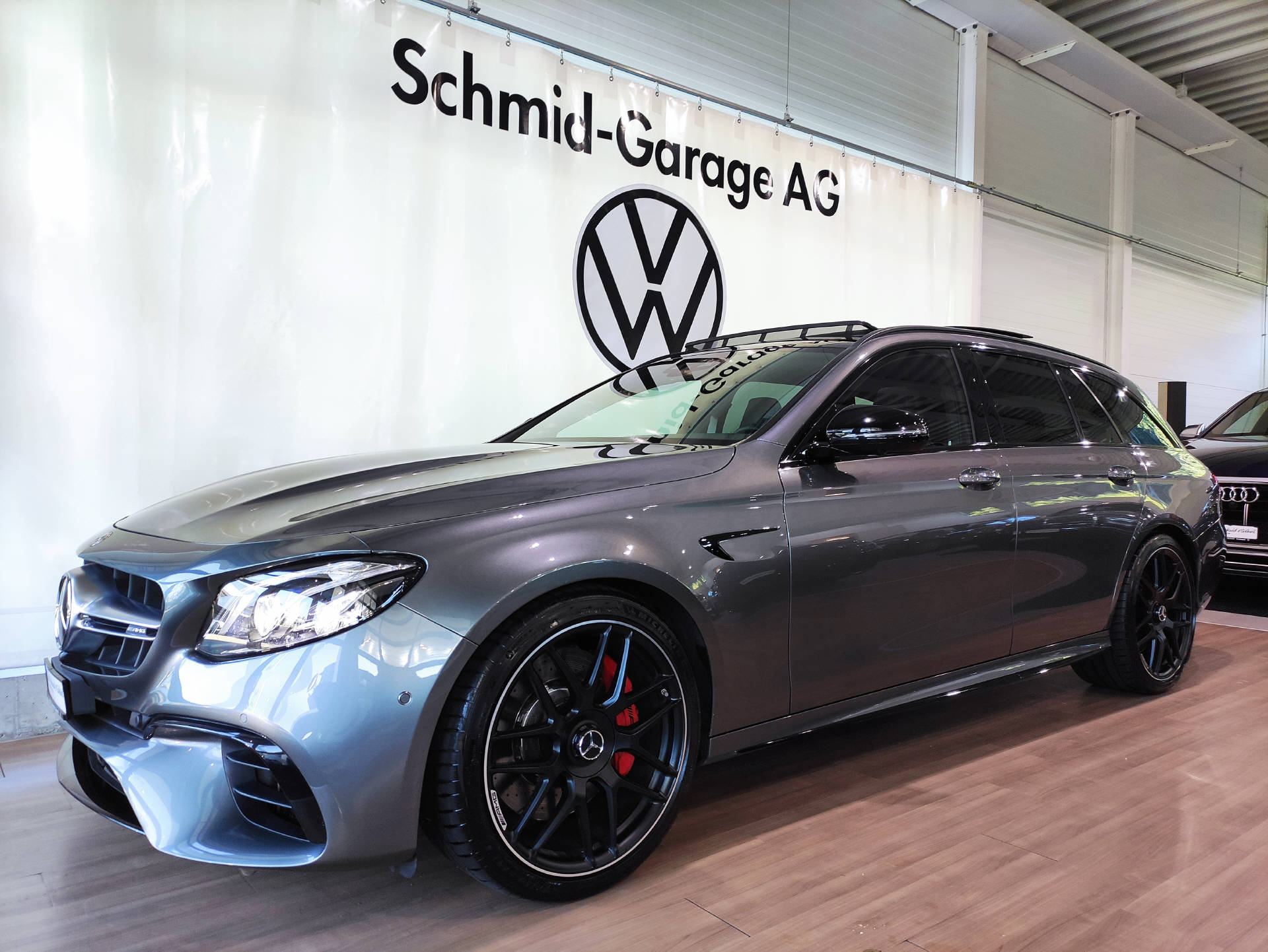 MERCEDES-BENZ E 63 S AMG 4matic+ Kombi-showroom-element-1