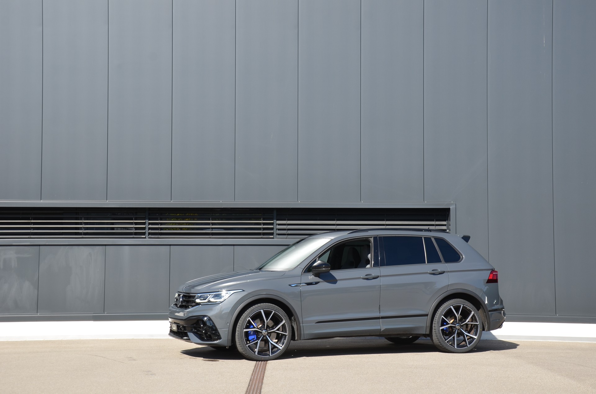 VW Tiguan 2.0TSI R 4Motion DSG-showroom-element-1