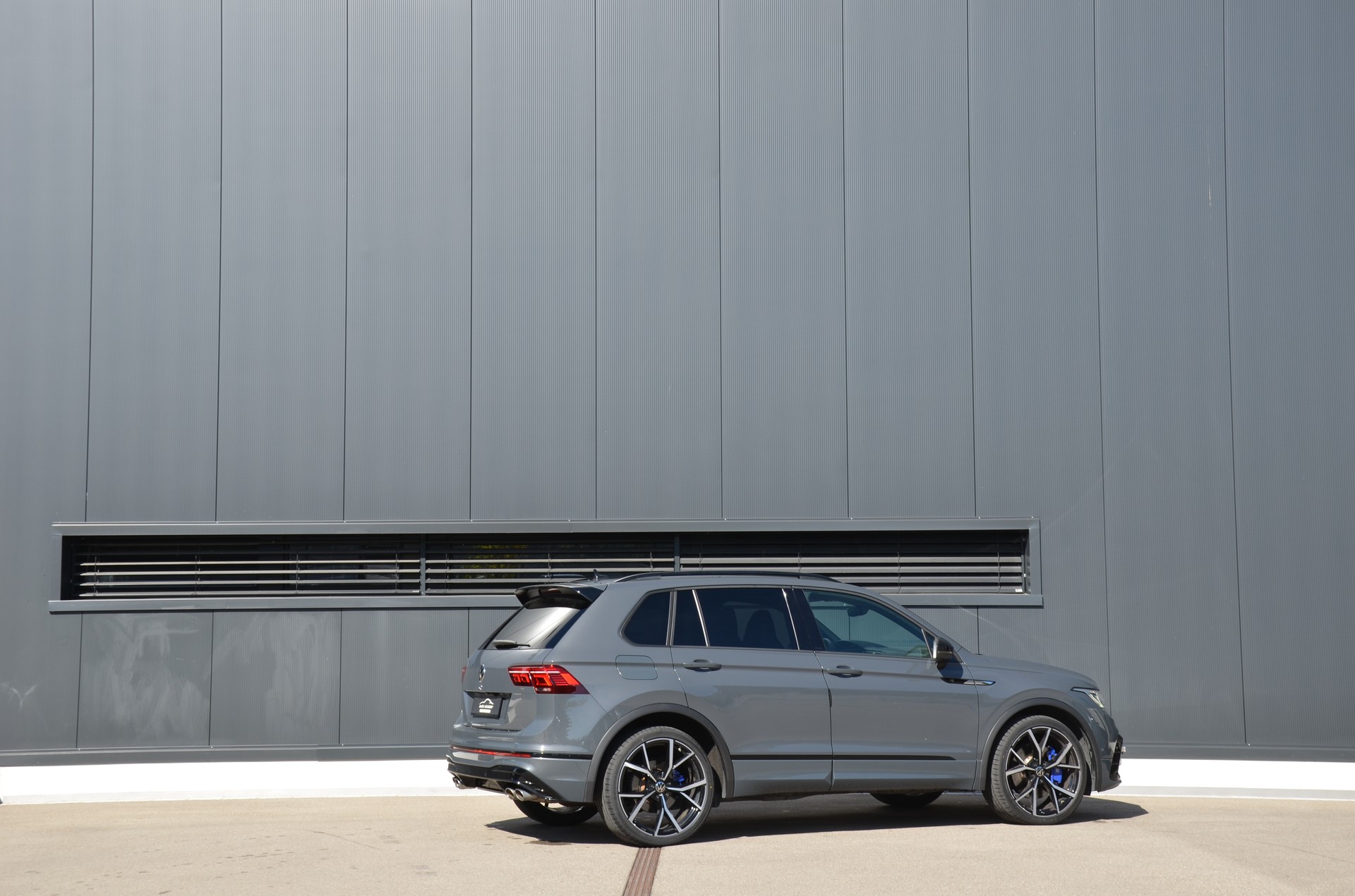VW Tiguan 2.0TSI R 4Motion DSG-showroom-element-3