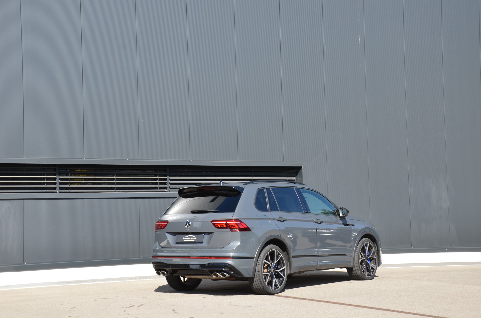 VW Tiguan 2.0TSI R 4Motion DSG-showroom-element-2