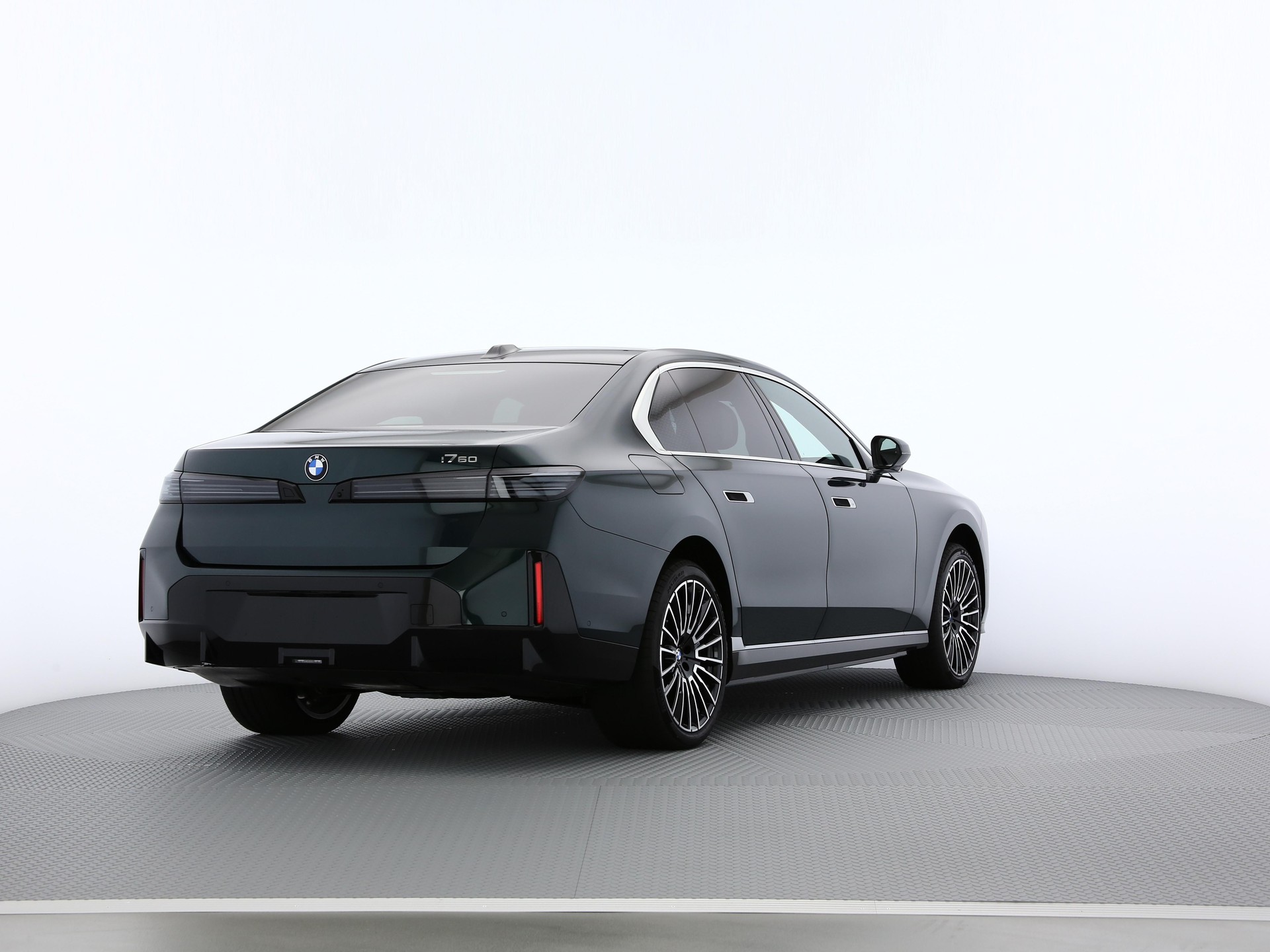 BMW i7 G70 xDrive60-showroom-element-1