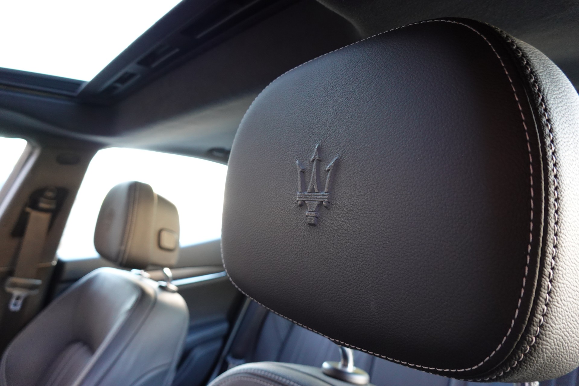 MASERATI Ghibli 2.0 Hybrid GT "* CH Auto * Tempomat * Camera recul * Sièges Electriques/mémoire * Toit Ouvrant * Phares LED *"-image-23