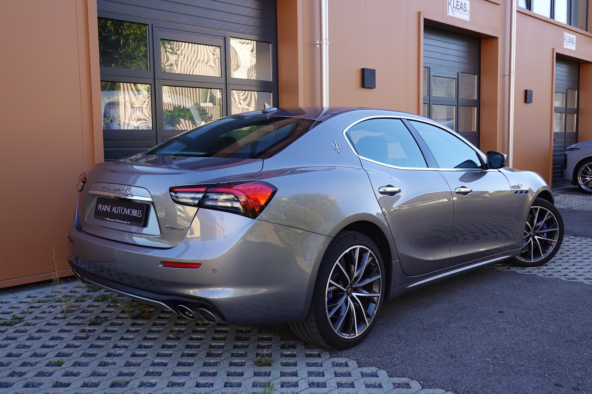 MASERATI Ghibli 2.0 Hybrid GT "* CH Auto * Tempomat * Camera recul * Sièges Electriques/mémoire * Toit Ouvrant * Phares LED *"-image-6