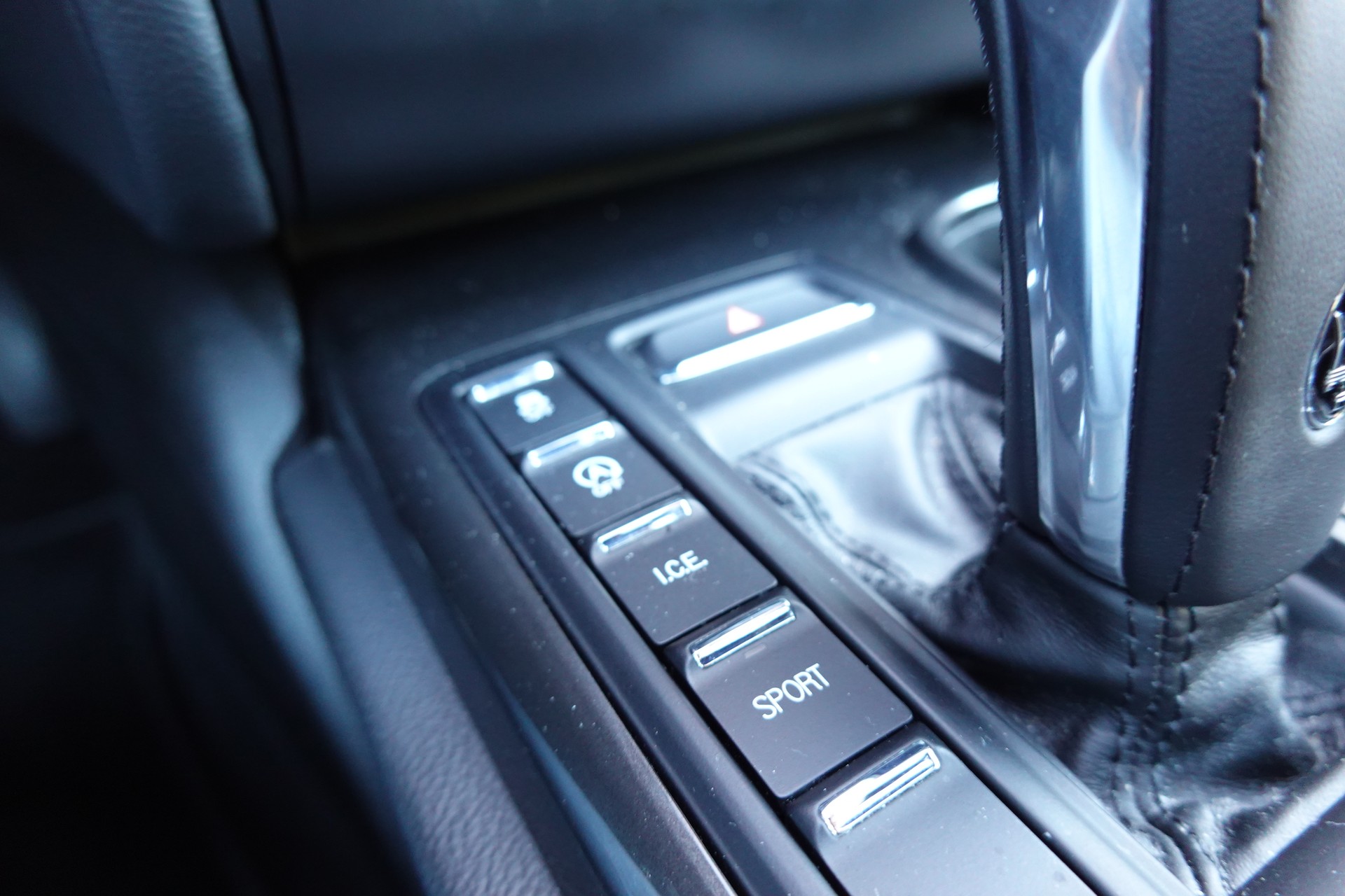 MASERATI Ghibli 2.0 Hybrid GT "* CH Auto * Tempomat * Camera recul * Sièges Electriques/mémoire * Toit Ouvrant * Phares LED *"-image-16