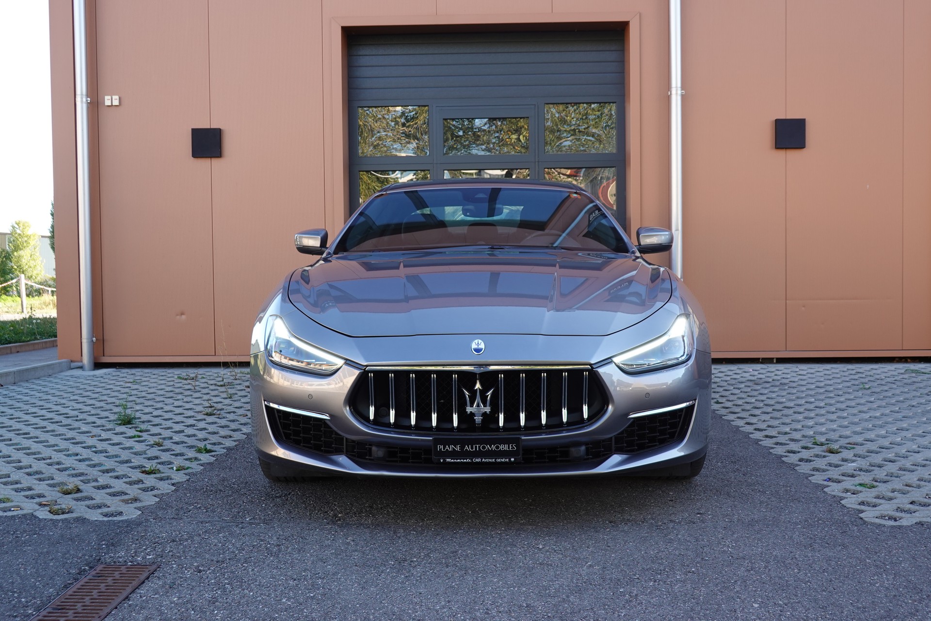 MASERATI Ghibli 2.0 Hybrid GT "* CH Auto * Tempomat * Camera recul * Sièges Electriques/mémoire * Toit Ouvrant * Phares LED *"-showroom-element-1