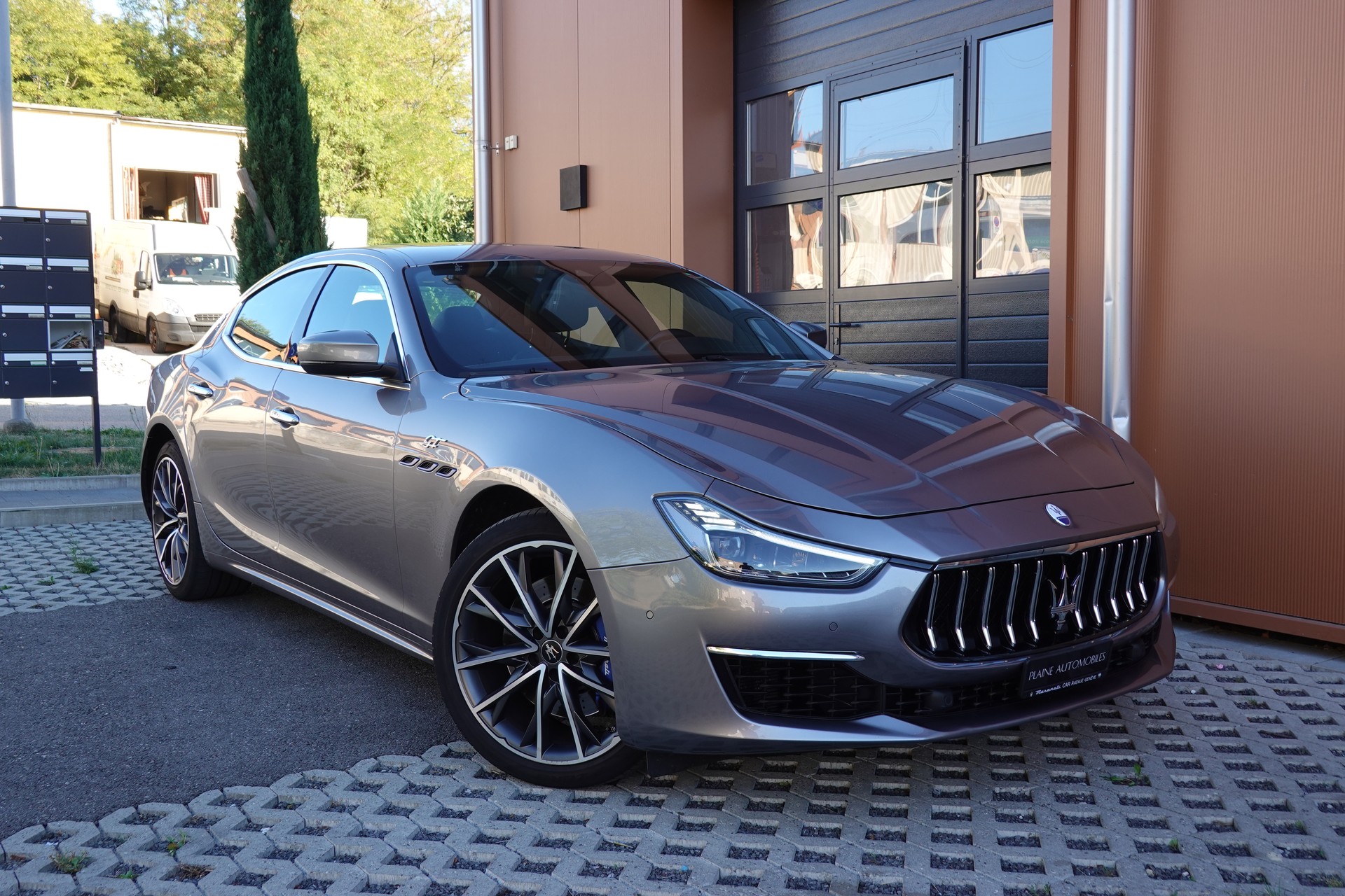 MASERATI Ghibli 2.0 Hybrid GT "* CH Auto * Tempomat * Camera recul * Sièges Electriques/mémoire * Toit Ouvrant * Phares LED *"-image-5