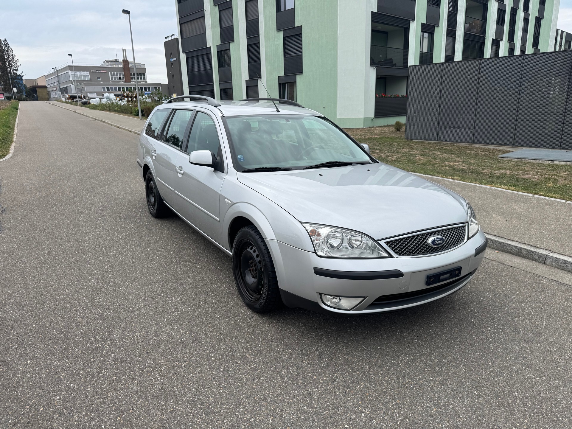 FORD Mondeo 2.0i 16V Ghia-image-2