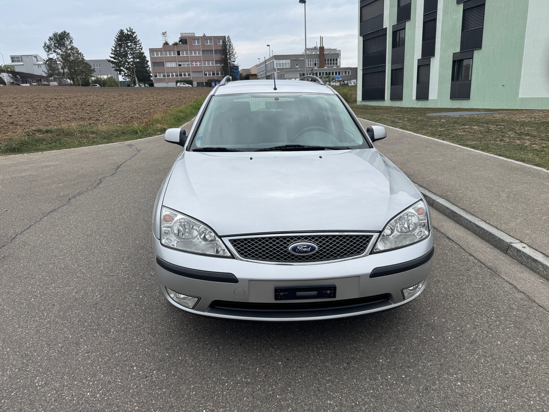FORD Mondeo 2.0i 16V Ghia-image-1