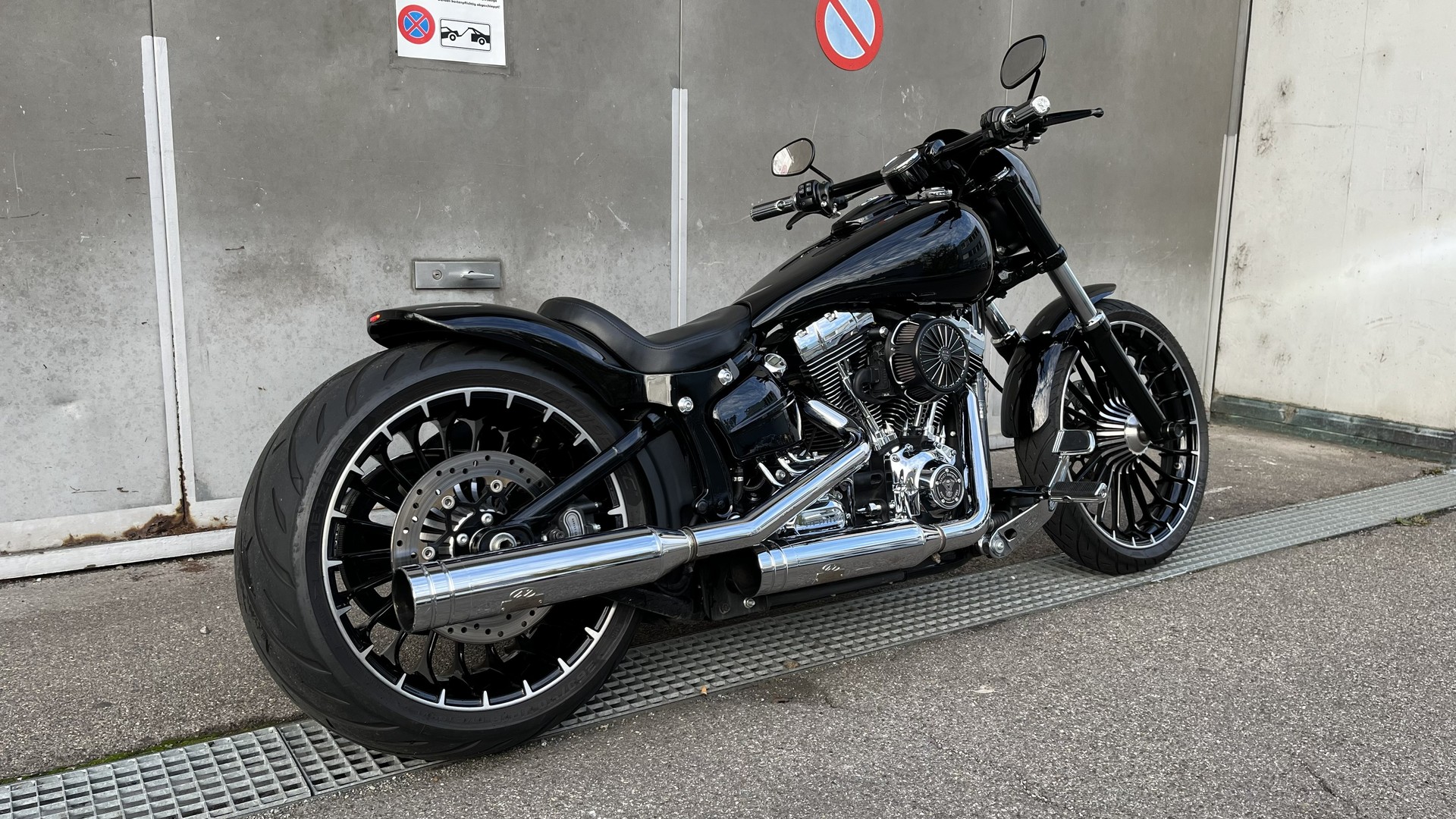 HARLEY-DAVIDSON FXSB Breakout 103 ABS-image-1