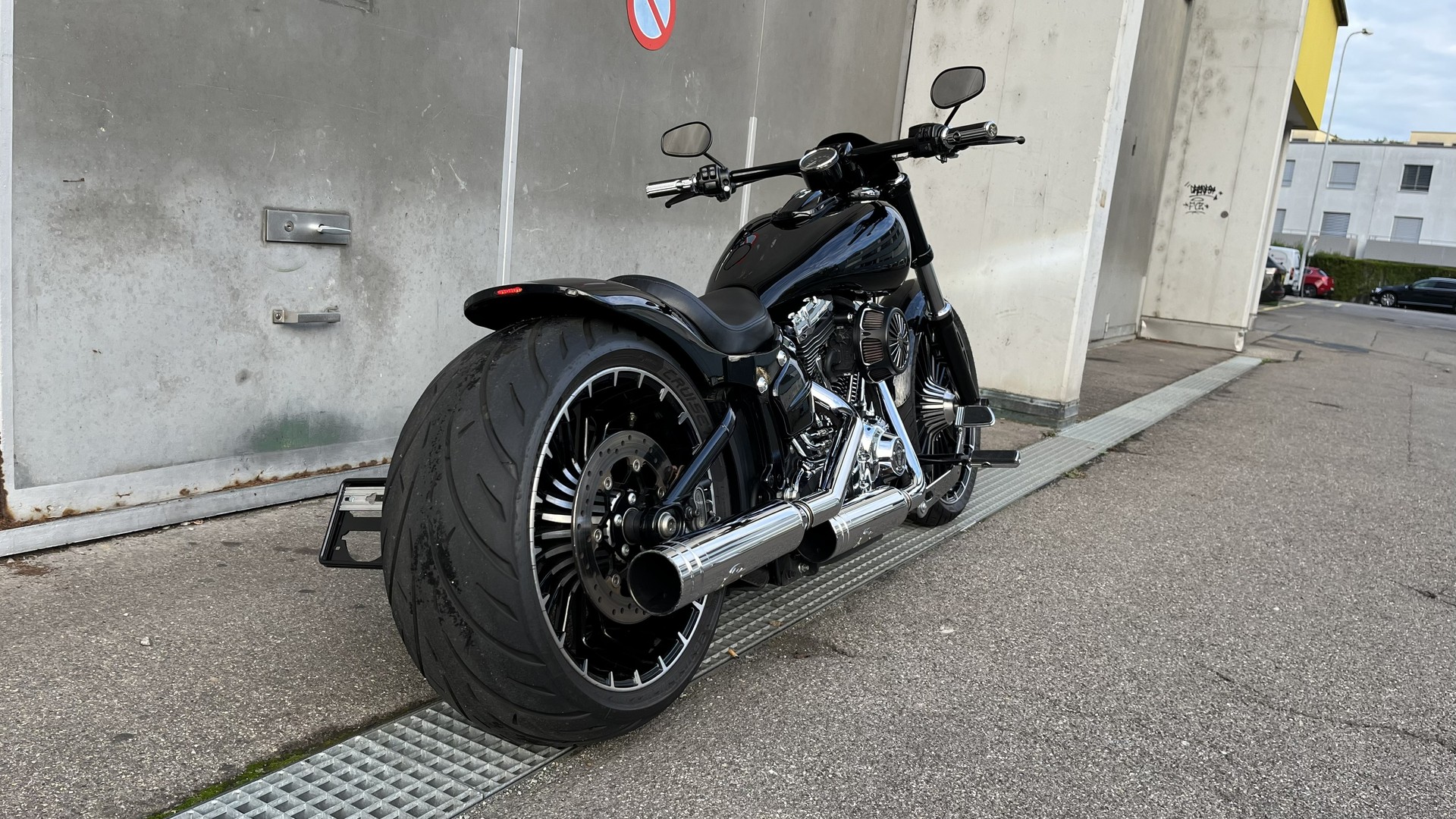 HARLEY-DAVIDSON FXSB Breakout 103 ABS-image-2