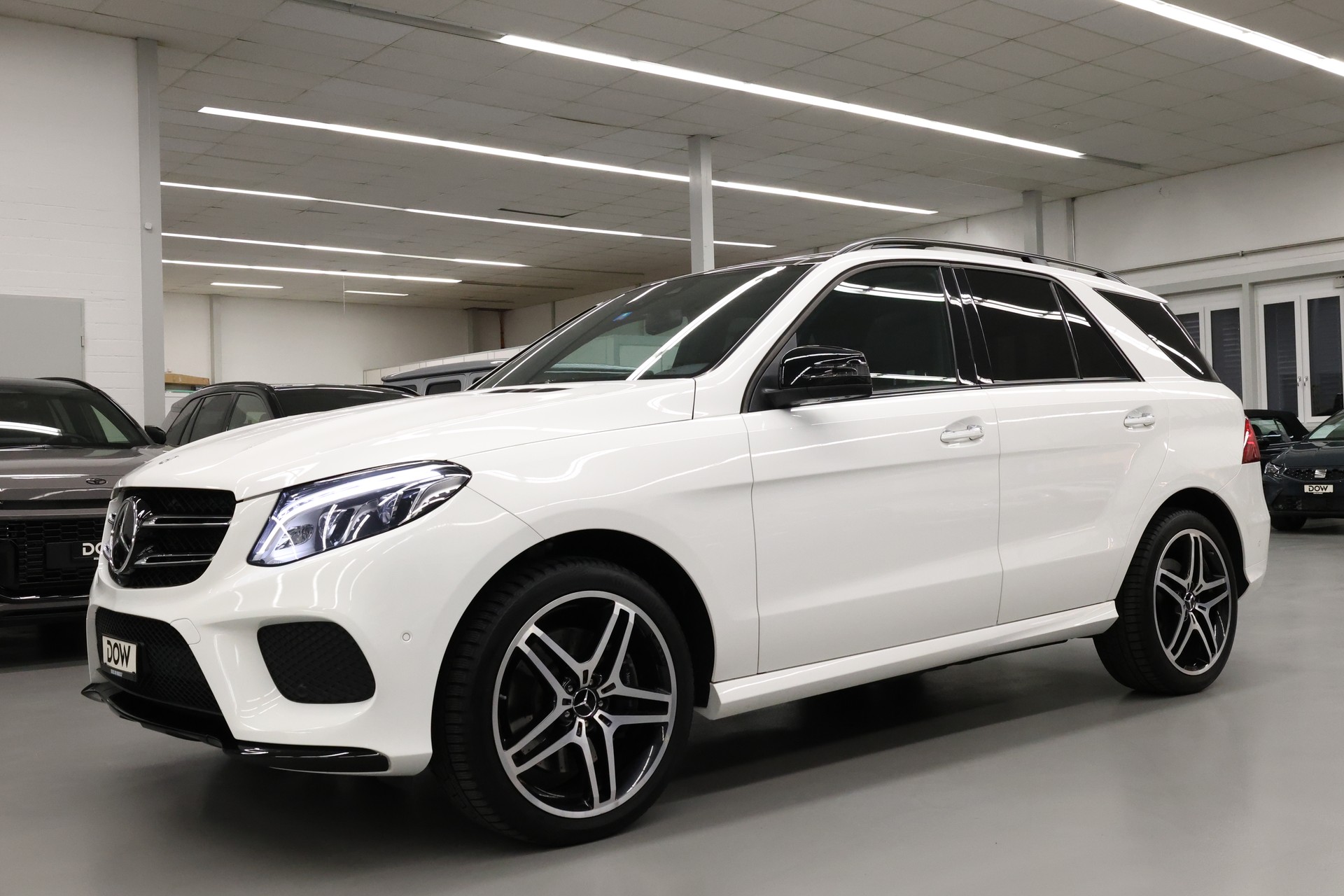 MERCEDES-BENZ GLE 400 V6-showroom-element-2
