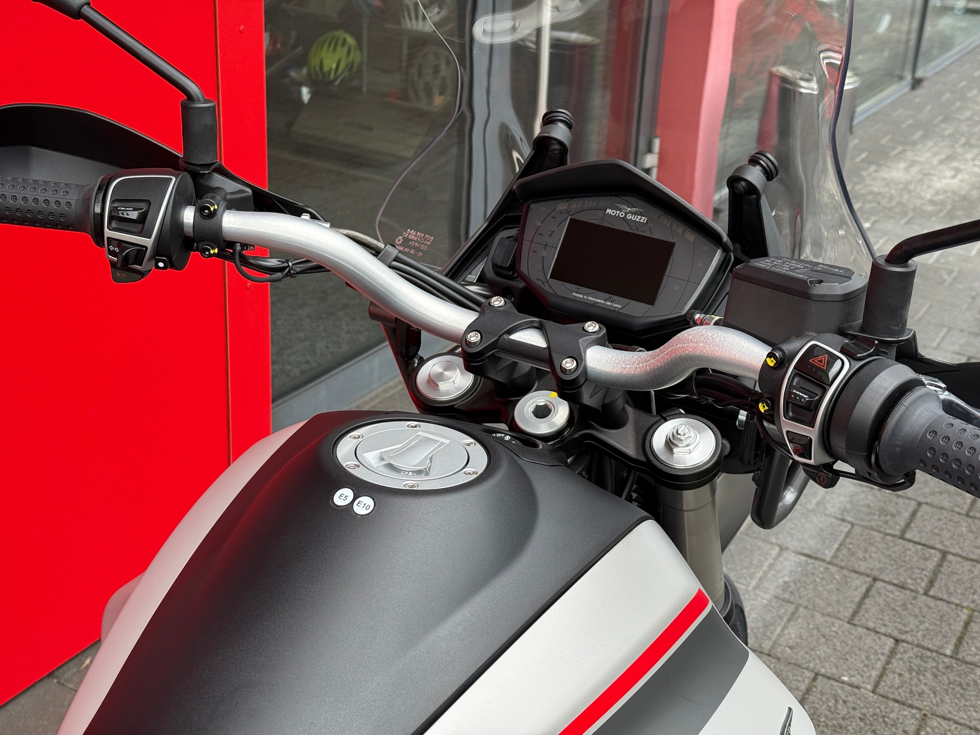 MOTO GUZZI V85 TT Travel Pack-image-9