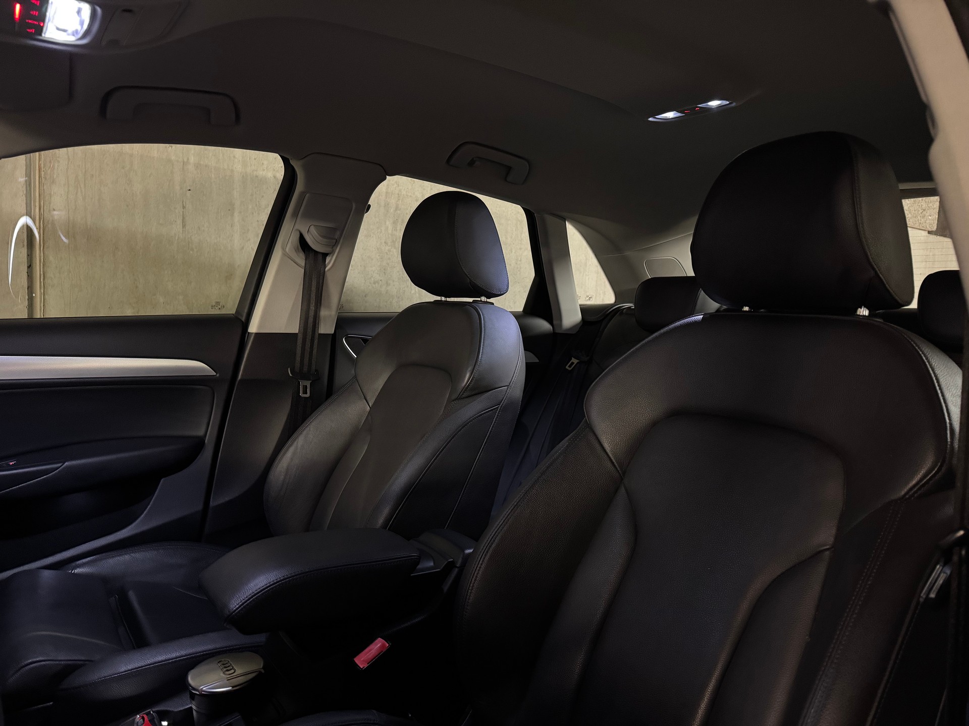 AUDI Q3 2.0 TFSI quattro S-tronic-image-23