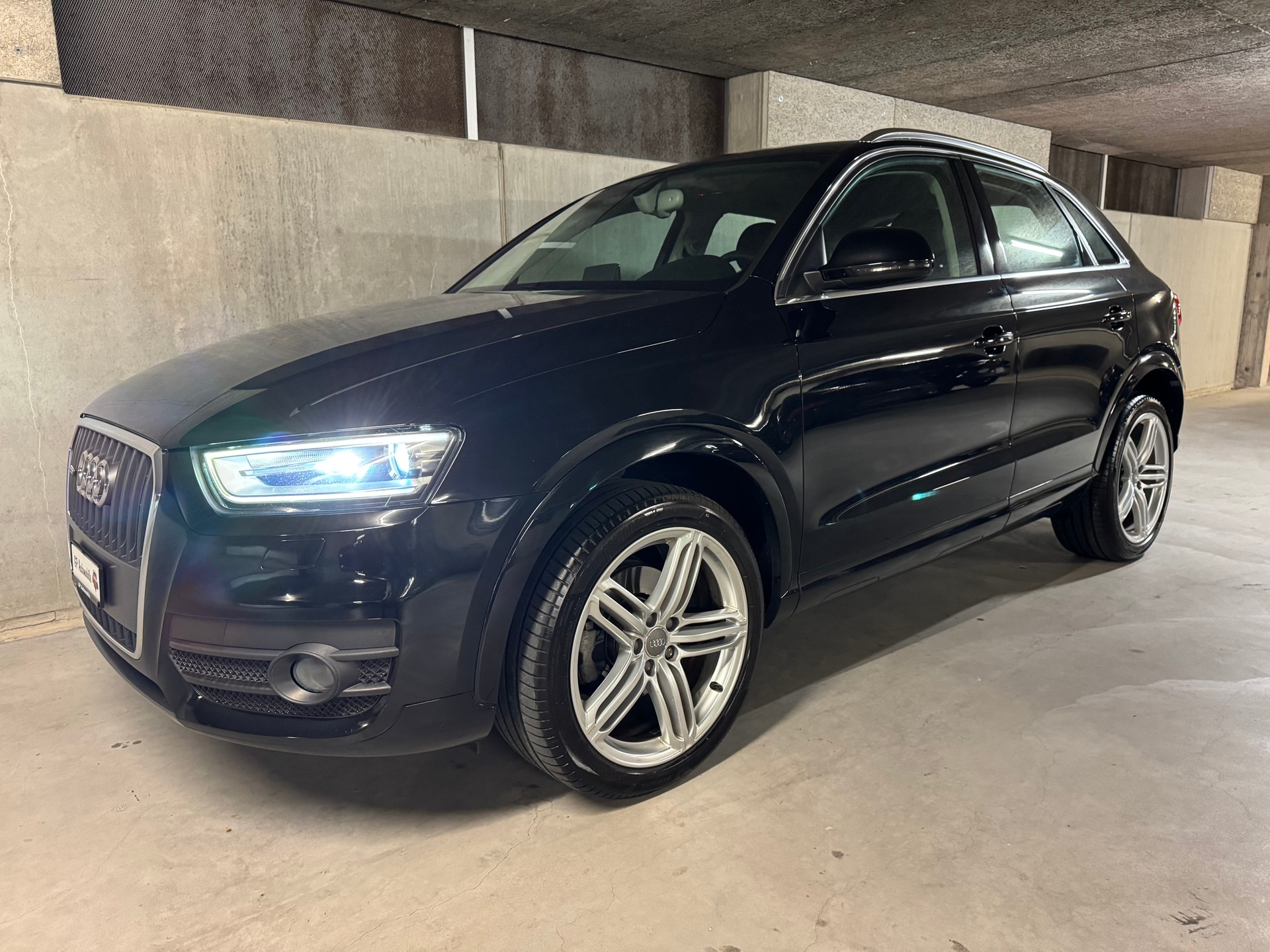 AUDI Q3 2.0 TFSI quattro S-tronic-image-8