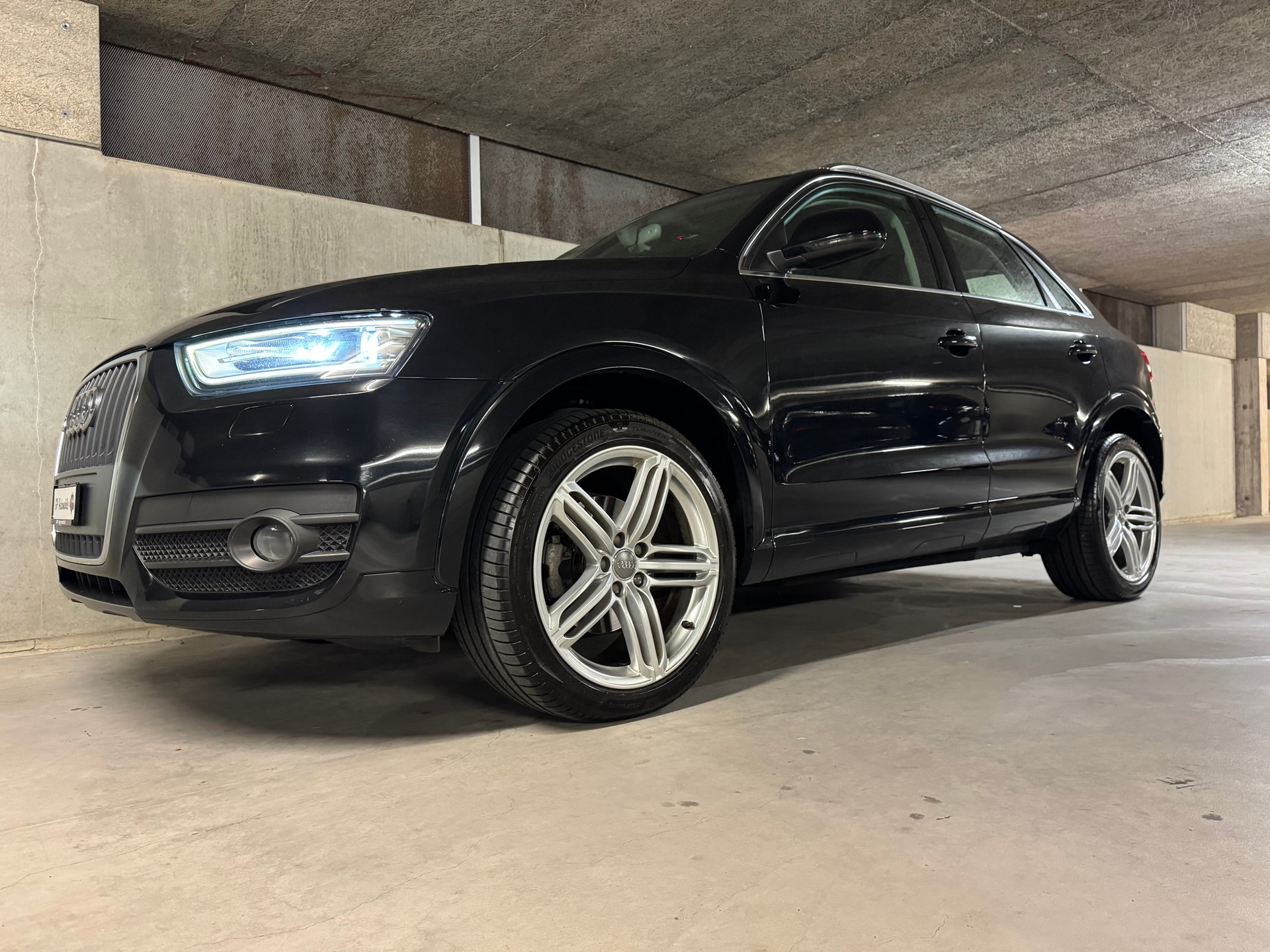 AUDI Q3 2.0 TFSI quattro S-tronic-image-9