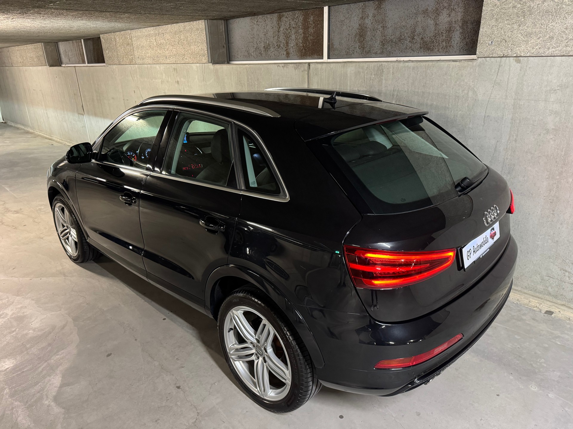 AUDI Q3 2.0 TFSI quattro S-tronic-image-16