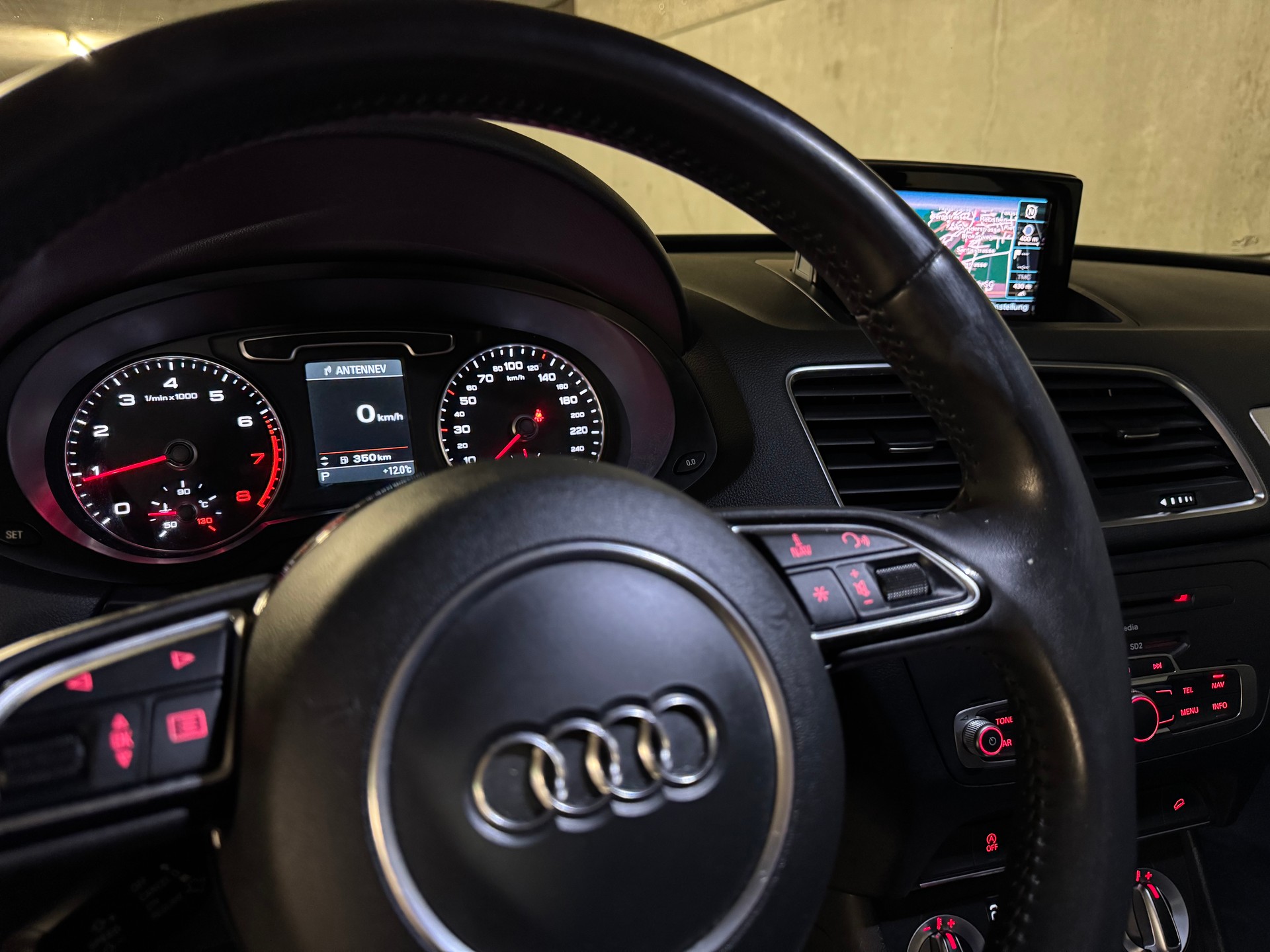 AUDI Q3 2.0 TFSI quattro S-tronic-image-31