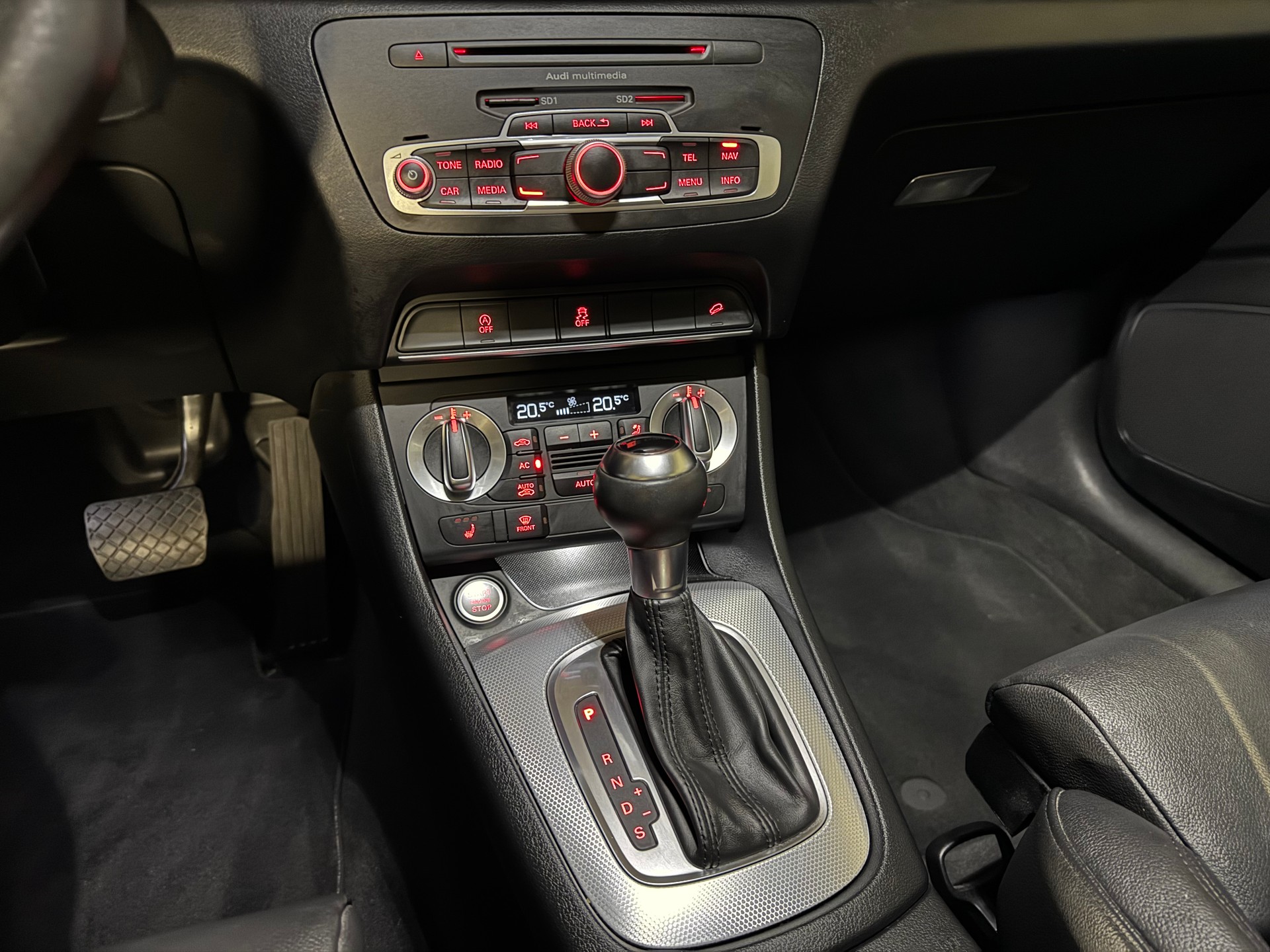 AUDI Q3 2.0 TFSI quattro S-tronic-image-30