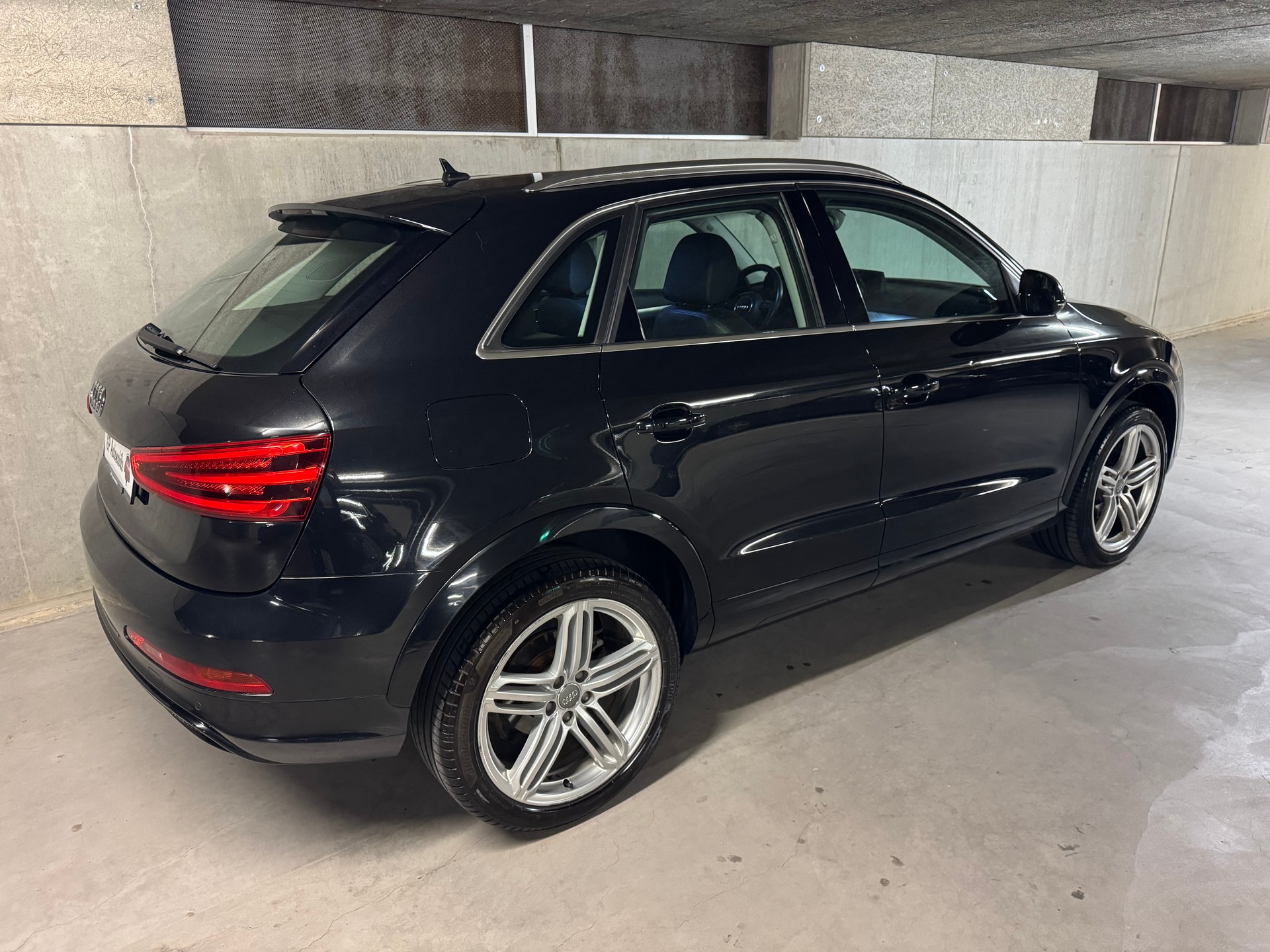 AUDI Q3 2.0 TFSI quattro S-tronic-image-5