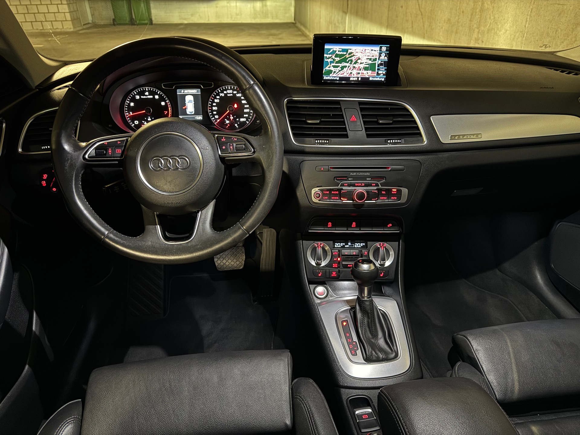AUDI Q3 2.0 TFSI quattro S-tronic-image-27